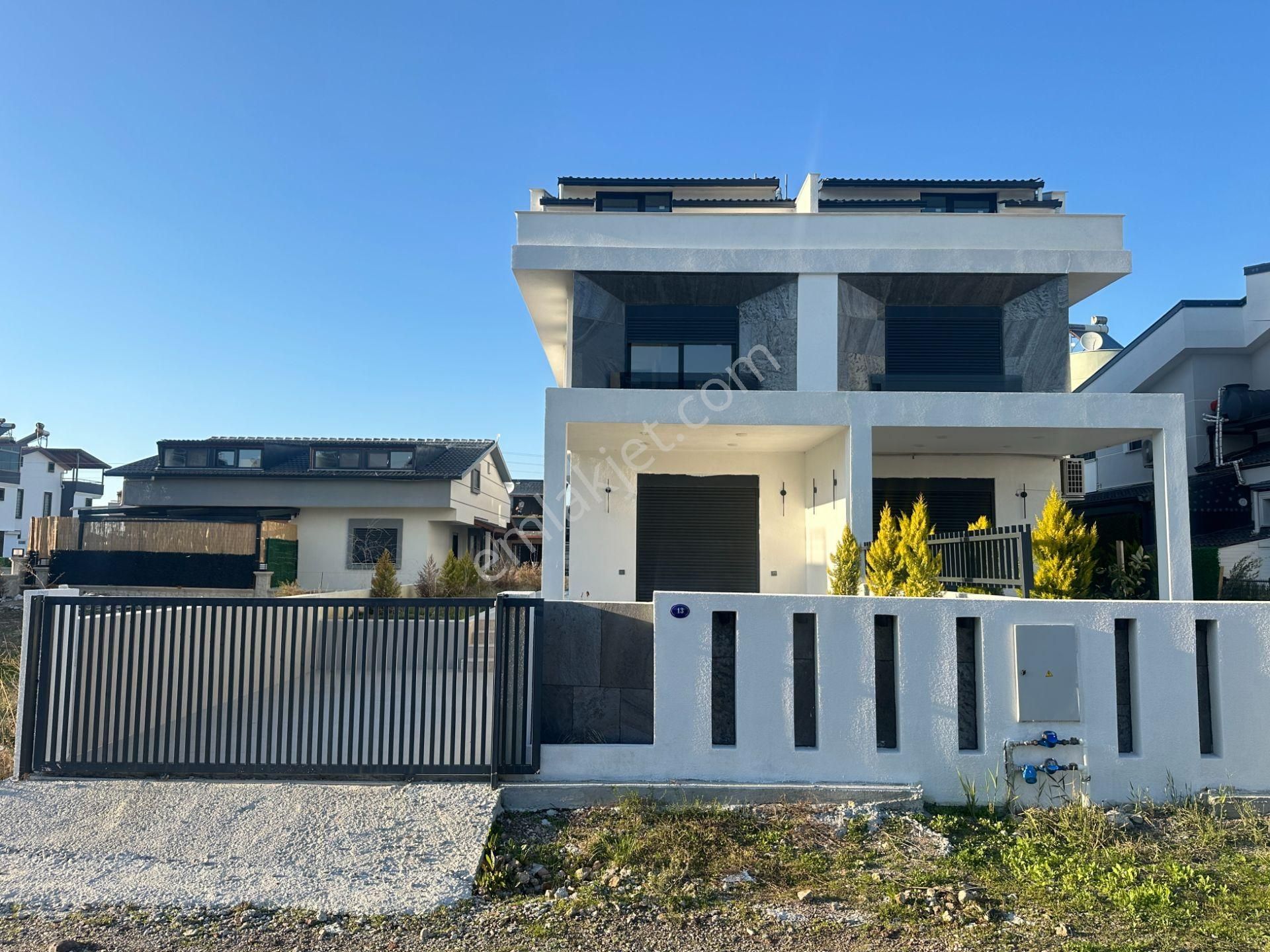 Dikili'de Satılık 4+1 Modern Villa - Görsel 3