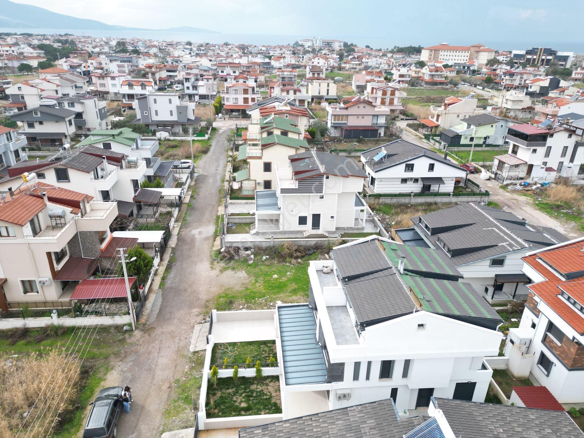 Dikili'de Satılık 4+1 Modern Villa - Görsel 33