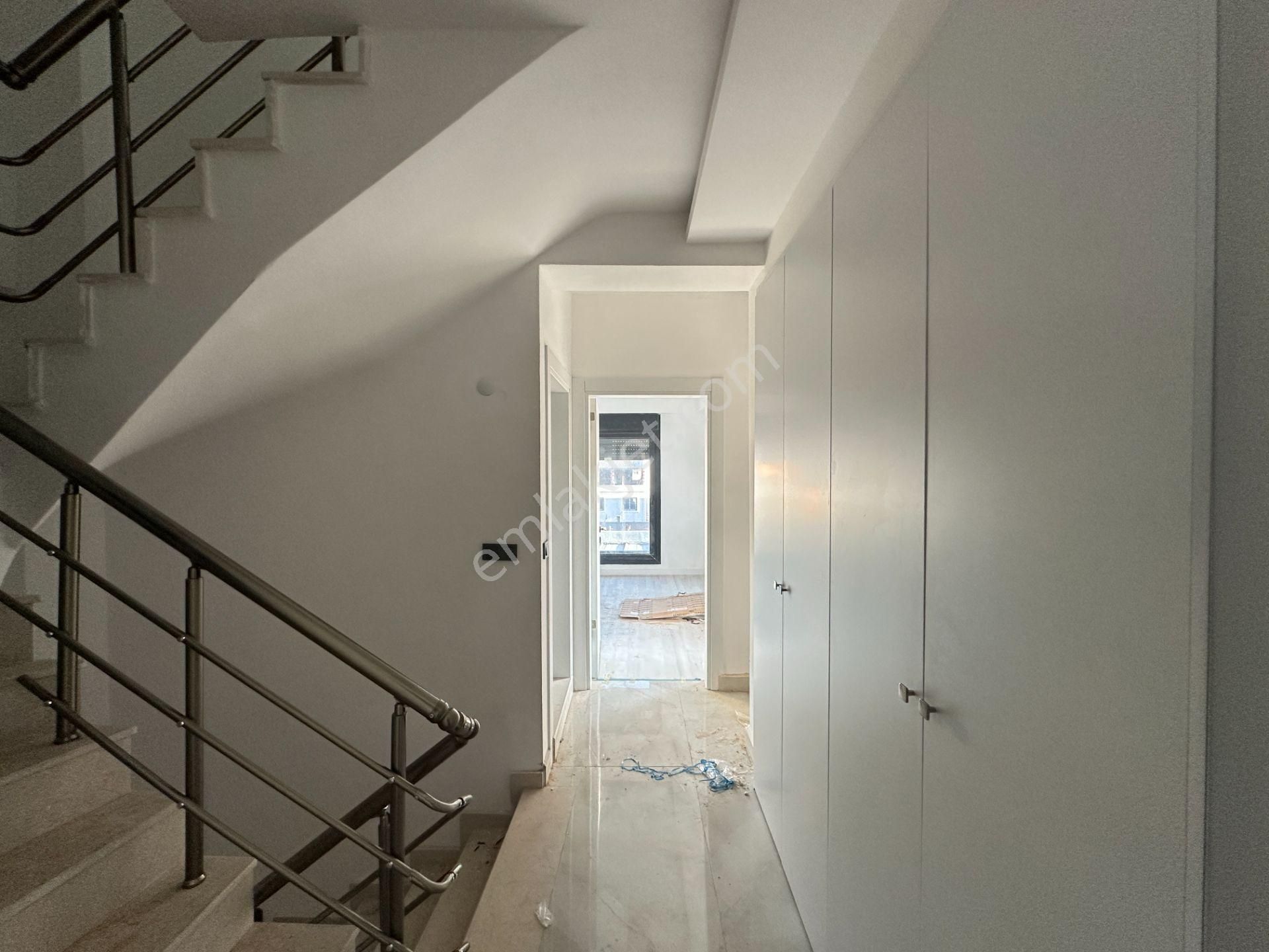 Dikili'de Satılık 4+1 Modern Villa - Görsel 18