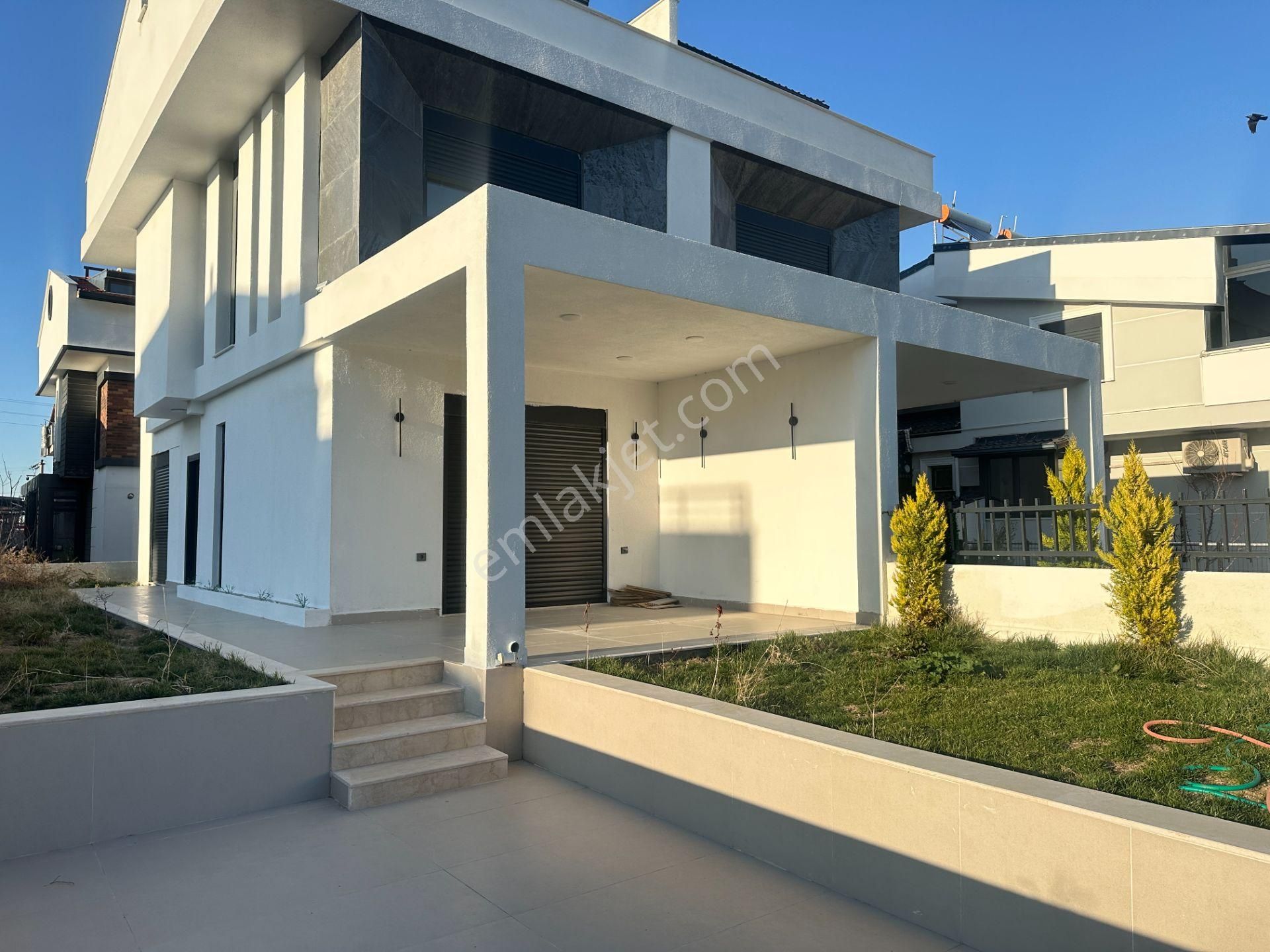 Dikili'de Satılık 4+1 Modern Villa - Görsel 2