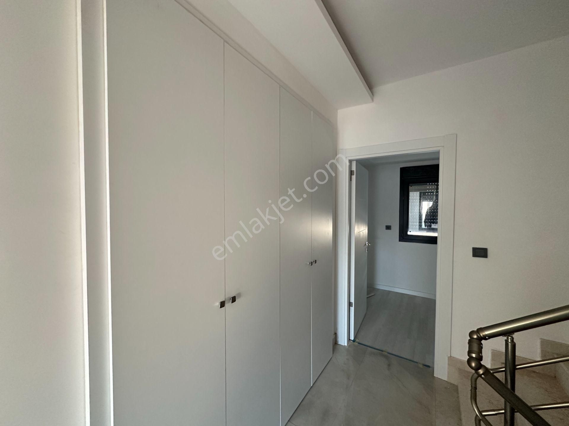 Dikili'de Satılık 4+1 Modern Villa - Görsel 15