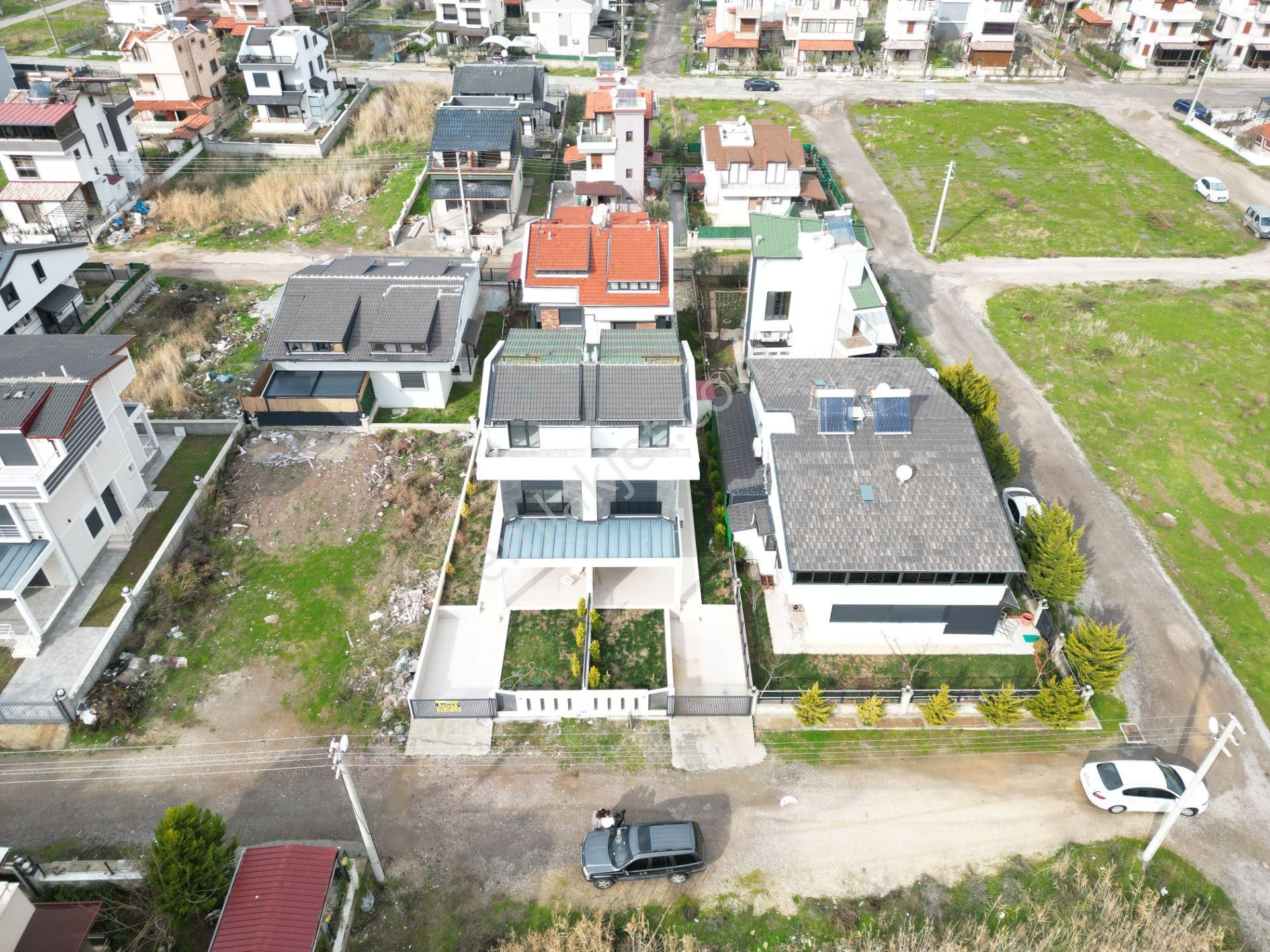 Dikili'de Satılık 4+1 Modern Villa - Görsel 31