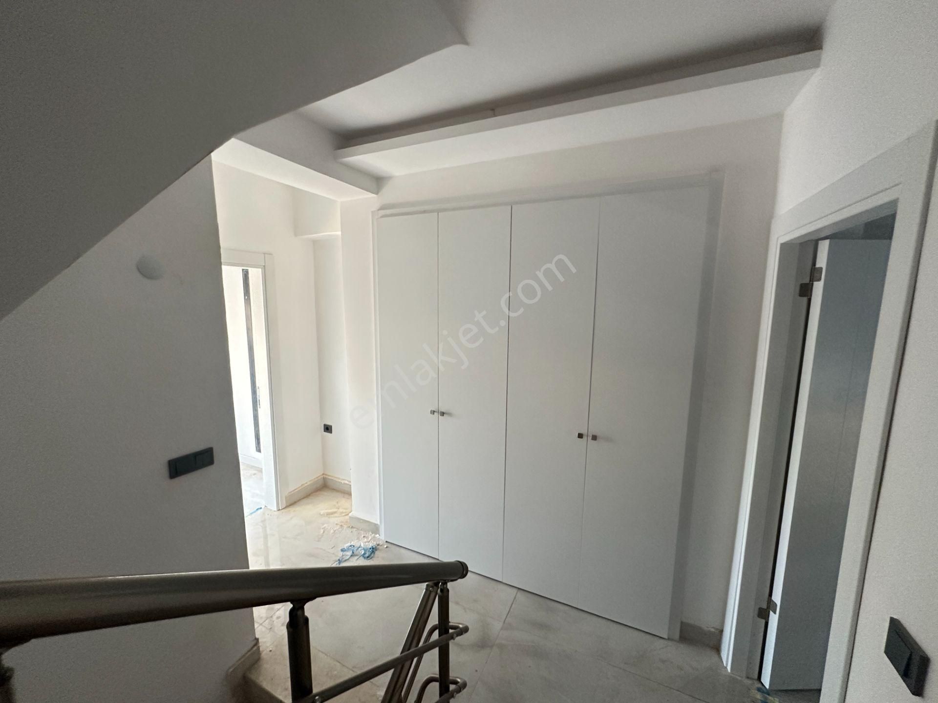 Dikili'de Satılık 4+1 Modern Villa - Görsel 22