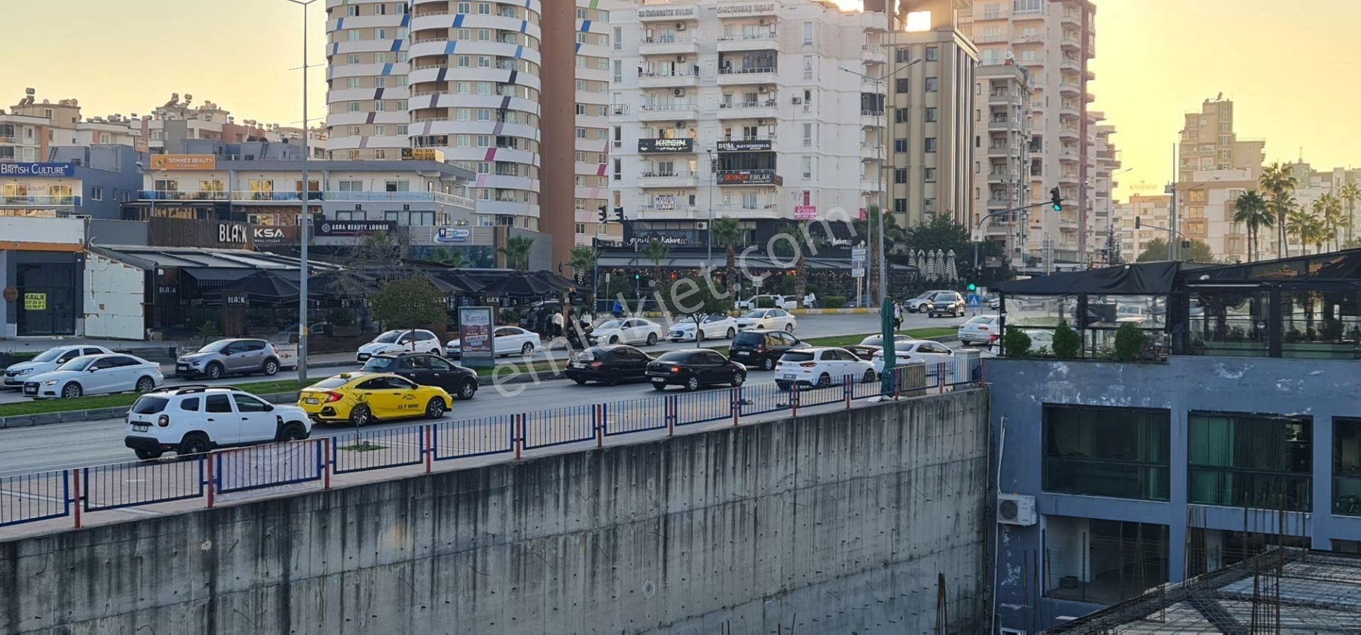 Yenişehir Çiftlikköy Satılık Daire Üniversıte Caddesi'ne Yakın Göbekte Satılık Eşyalı 1+1 Daire