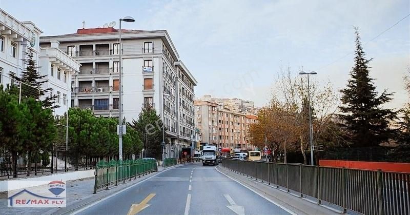 Eyüpsultan Silahtarağa Satılık Daire Silahtarağa Caddesi Keten Haliç'te Satılık 3+1 Geniş Daire