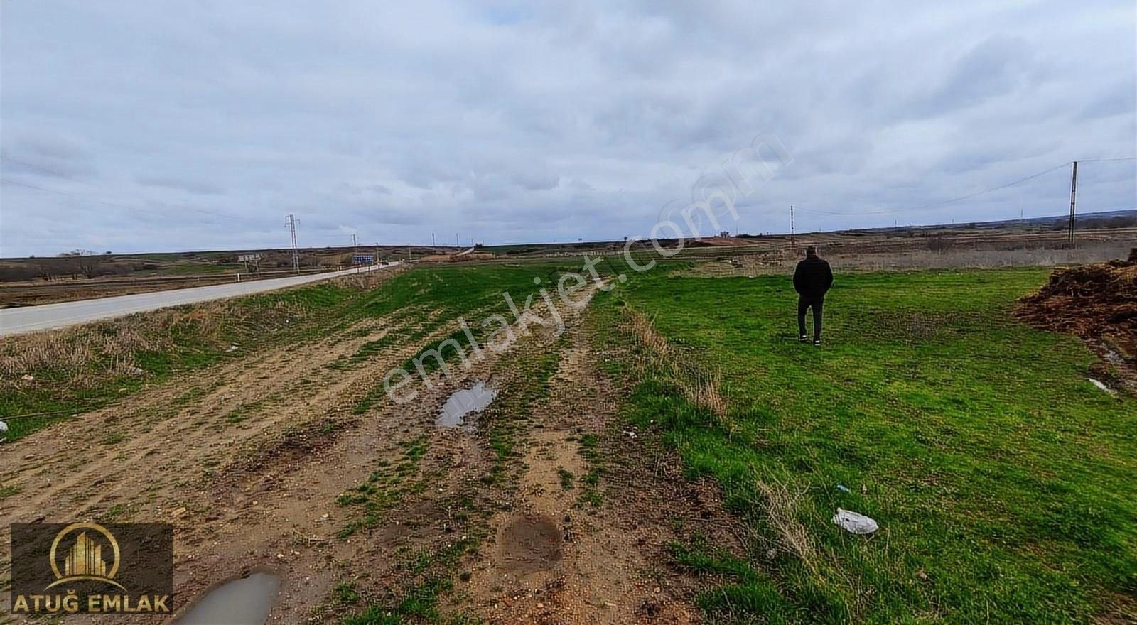 Pehlivanköy Kuştepe Köyü Satılık Konut İmarlı Peylivanköy Kuştepede 4 Dönümü Arsa,2800m2si Tarla Satılık Arazi