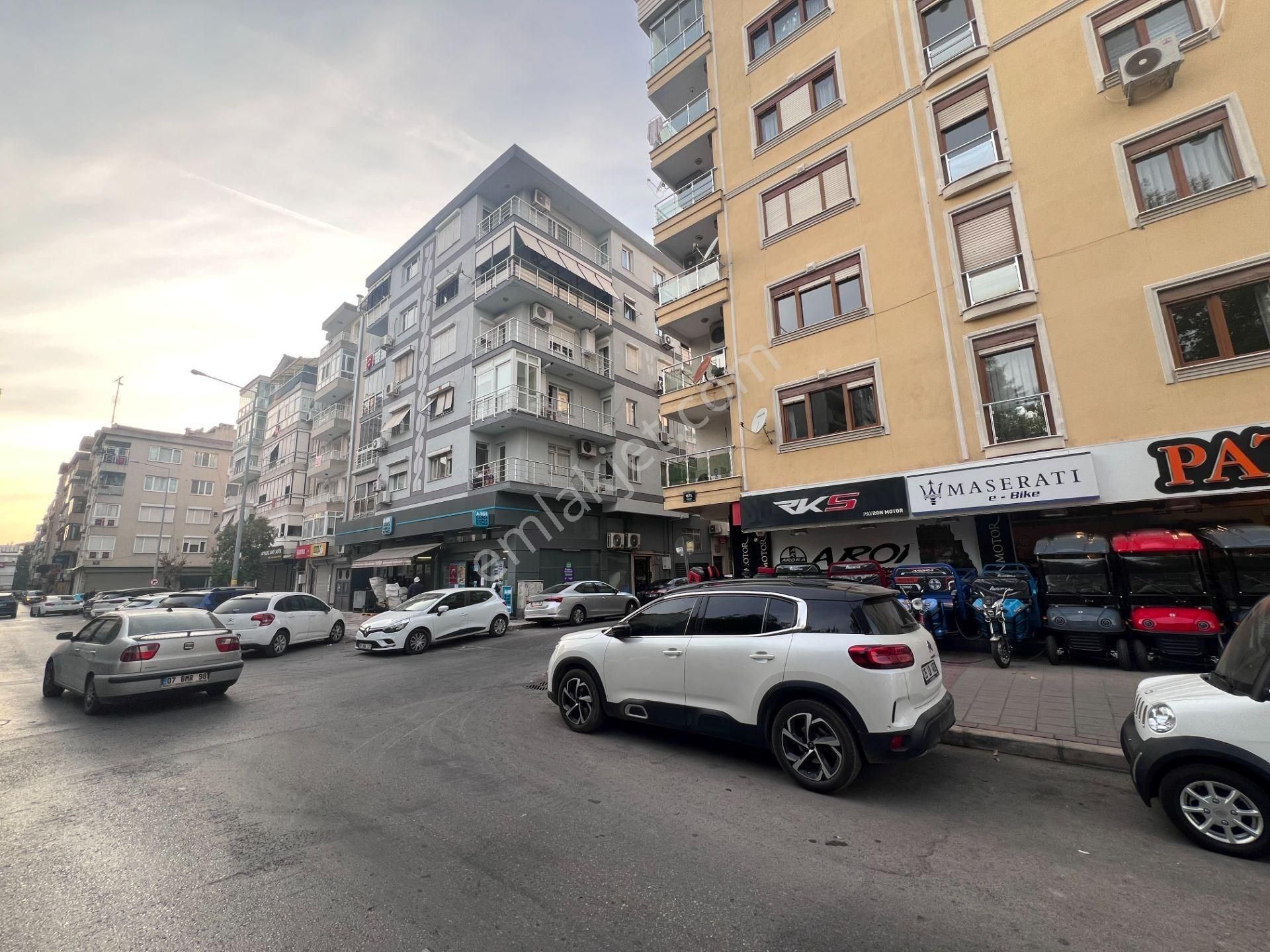 Karşıyaka Tersane Satılık Daire Karşıyaka Tersane 4+1 Satılık 190 M2 Dubleks Daire Deniz Cepheli