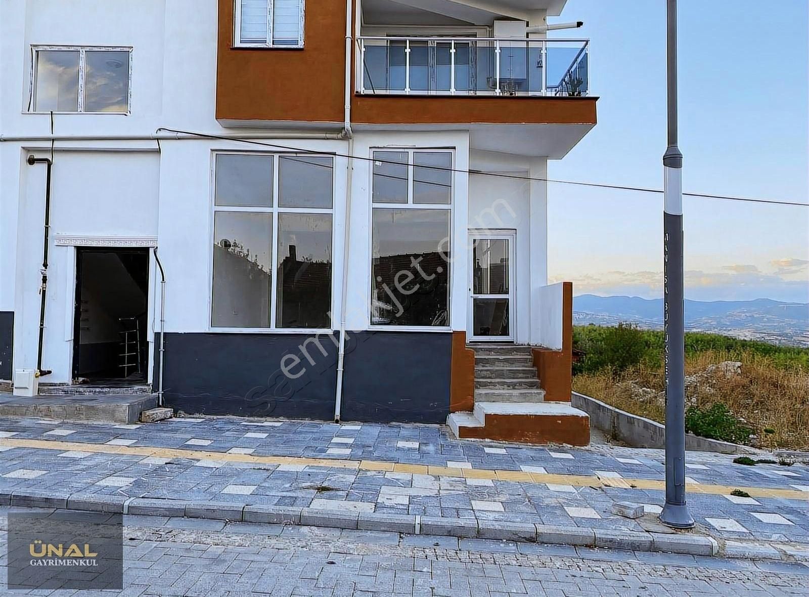 Gördes Cuma Kiralık Dükkan & Mağaza Manisa Gördes Merkezde Kiralık 110m2 Sıfır Dükkan Mağaza Ve Depo