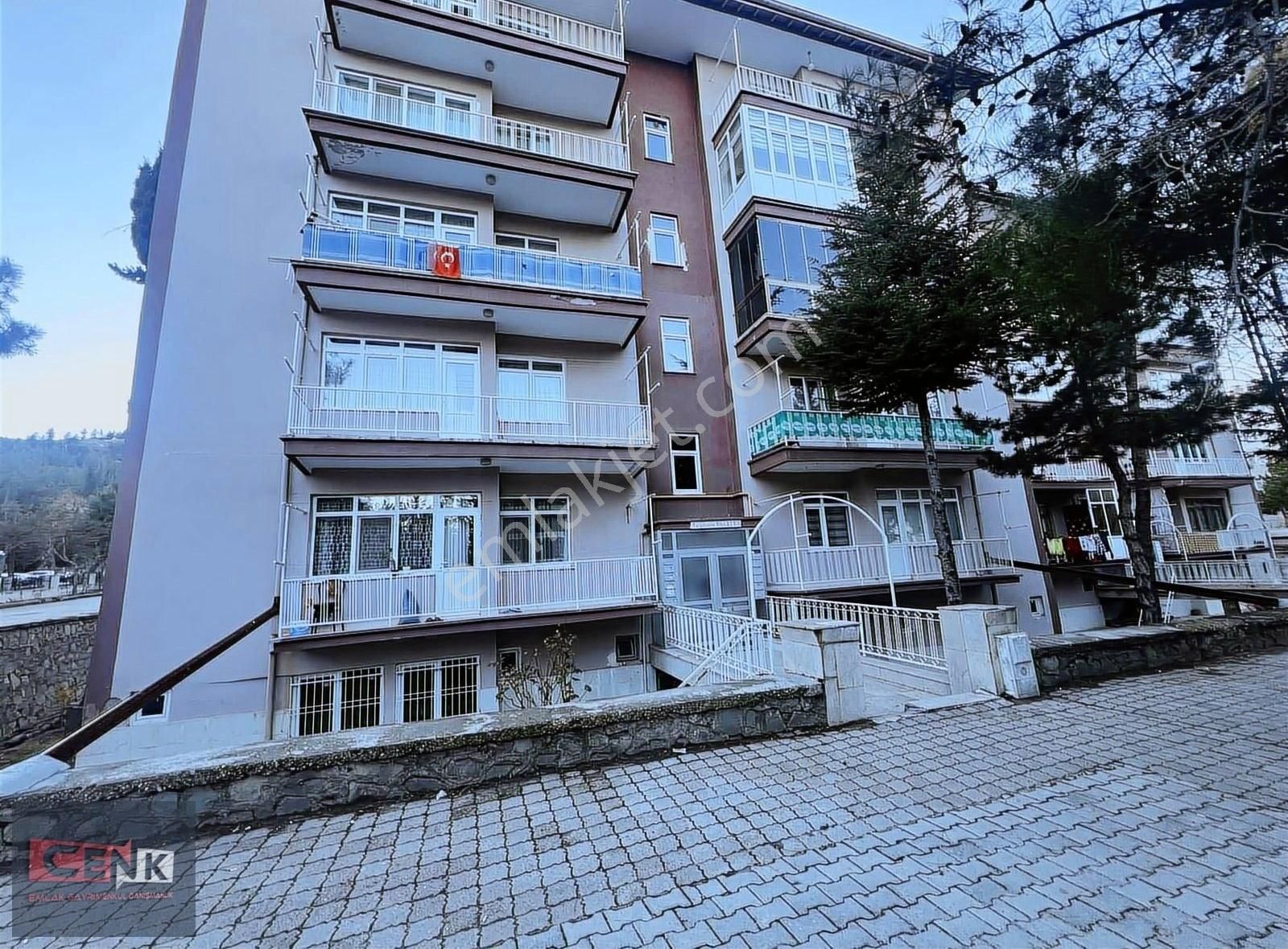 Isparta Merkez Halıkent Satılık Daire Halıkent Mahallesi Satılık 3+1 Daire