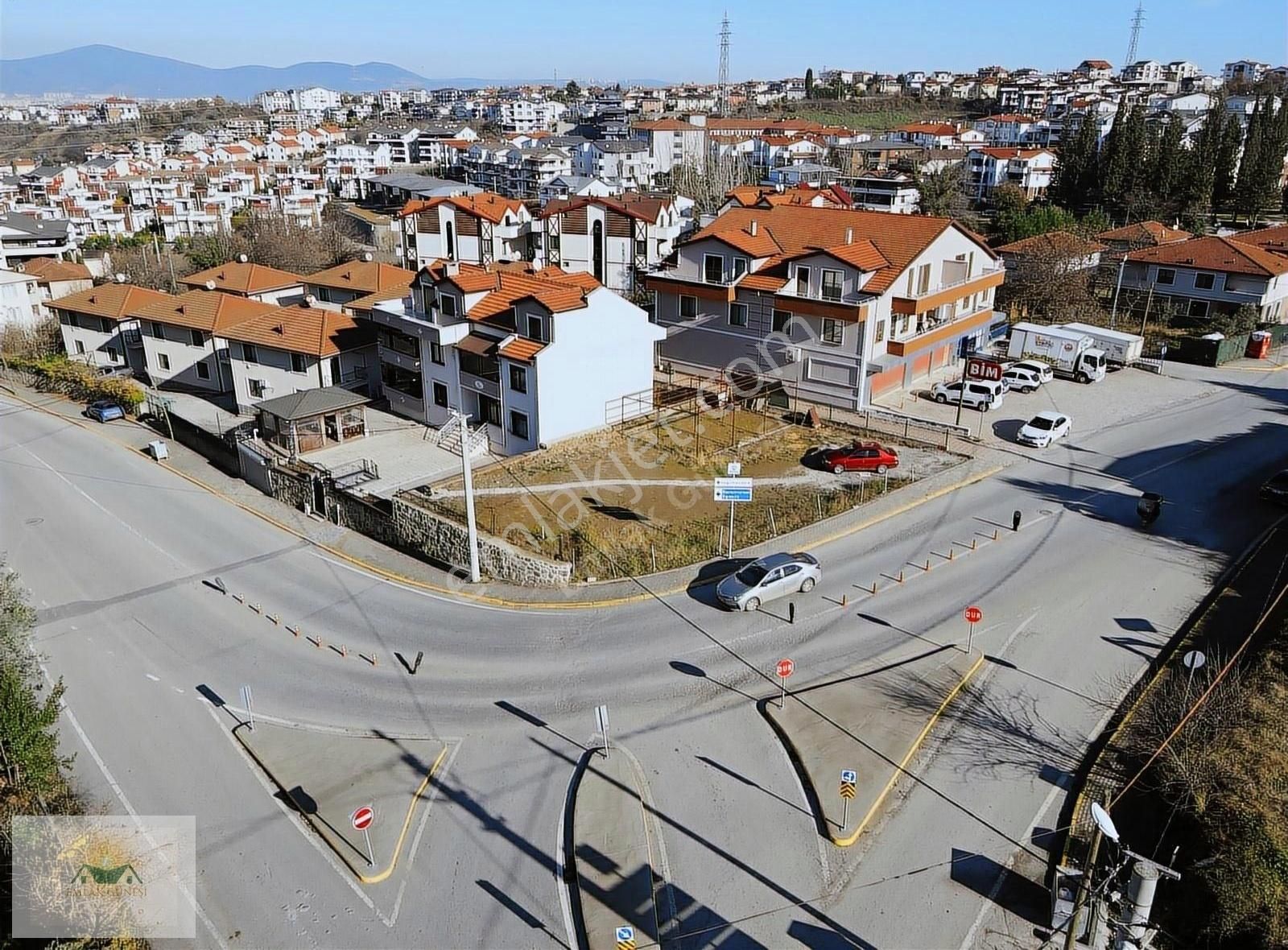 Gölcük Topçular Satılık Konut İmarlı Dükkan Yapılabilir, İyi Konumda, Köşe Parsel Arsa