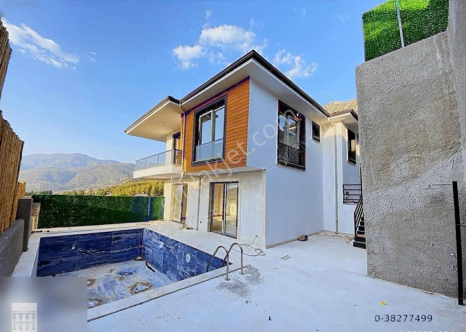 Fethiye Yeşilüzümlü Satılık Villa Üzümlüde 6+1 Müstakil Triplex Villa