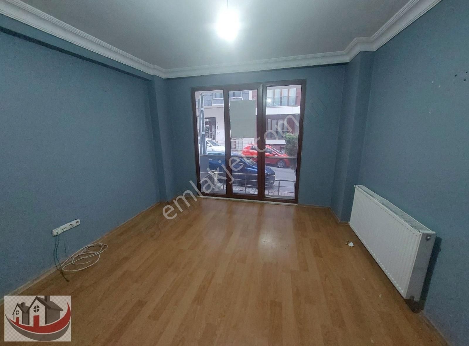 Maltepe Zümrütevler Kiralık Daire Güneyden Ayrı Mutfaklı Balkonlu 2+1.80m2 Y. Giriş Daire