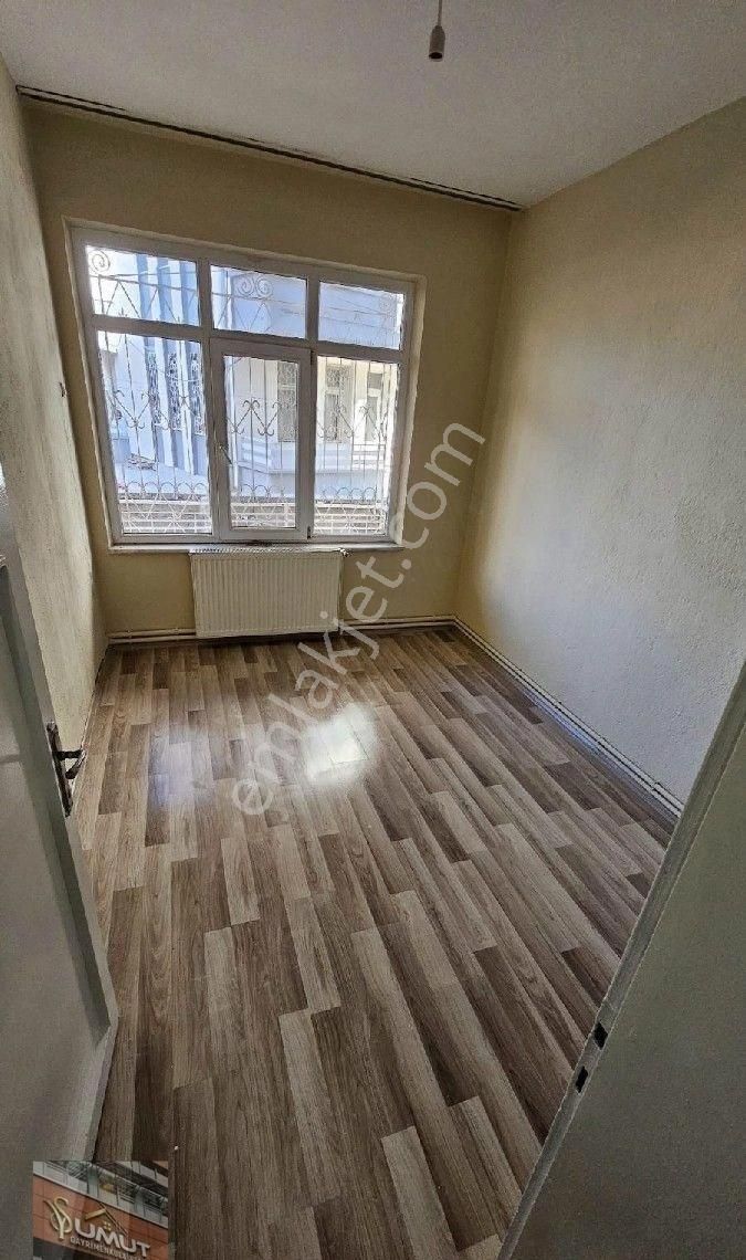 Selçuklu Aydınlıkevler Satılık Daire Aydınlıkevler Mahallesi 3+1 Giriş Kat Bakımlı Satılık Daire