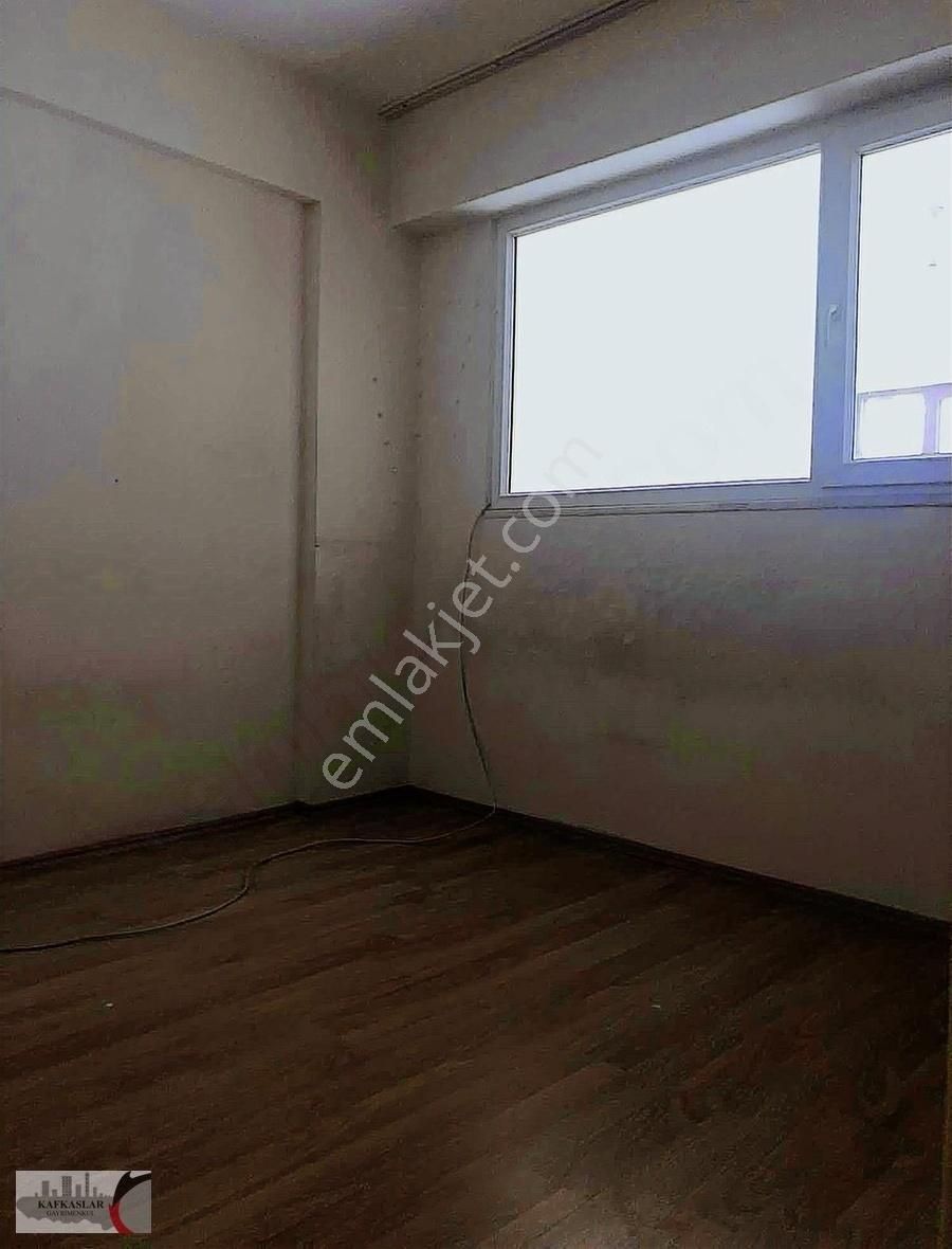 Tepebaşı Yenibağlar Kiralık Daire Kafkaslar Gayrimenkulden Silistre Sokakta 1 + 1 Daire