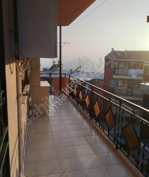 Bornova İnönü Kiralık Daire Atatürk Mahallesinde Doğal Gazlı 3+1 Kiralık Daire