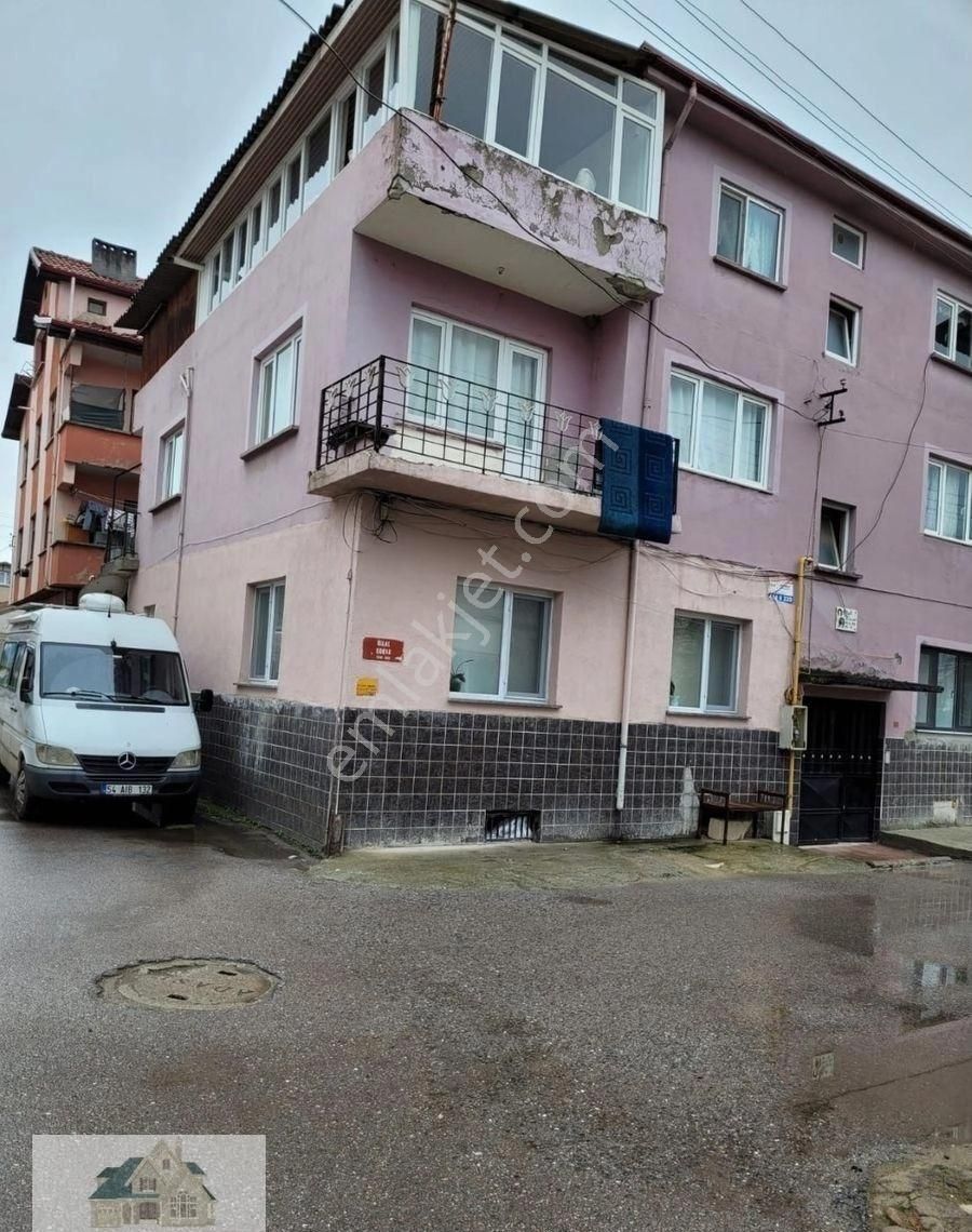 Adapazarı Yağcılar Satılık Daire Adapazarı Kaymakamlık Yakını Cuma Pazarı 2+1 2. Kat 80 M2 Daire