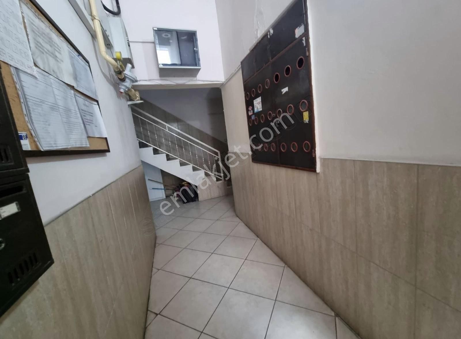 Karşıyaka Goncalar Kiralık Daire Karşıyaka Nergiz İzban Durağı, Çarşıya Yakın 3+1 Kiralık Daire