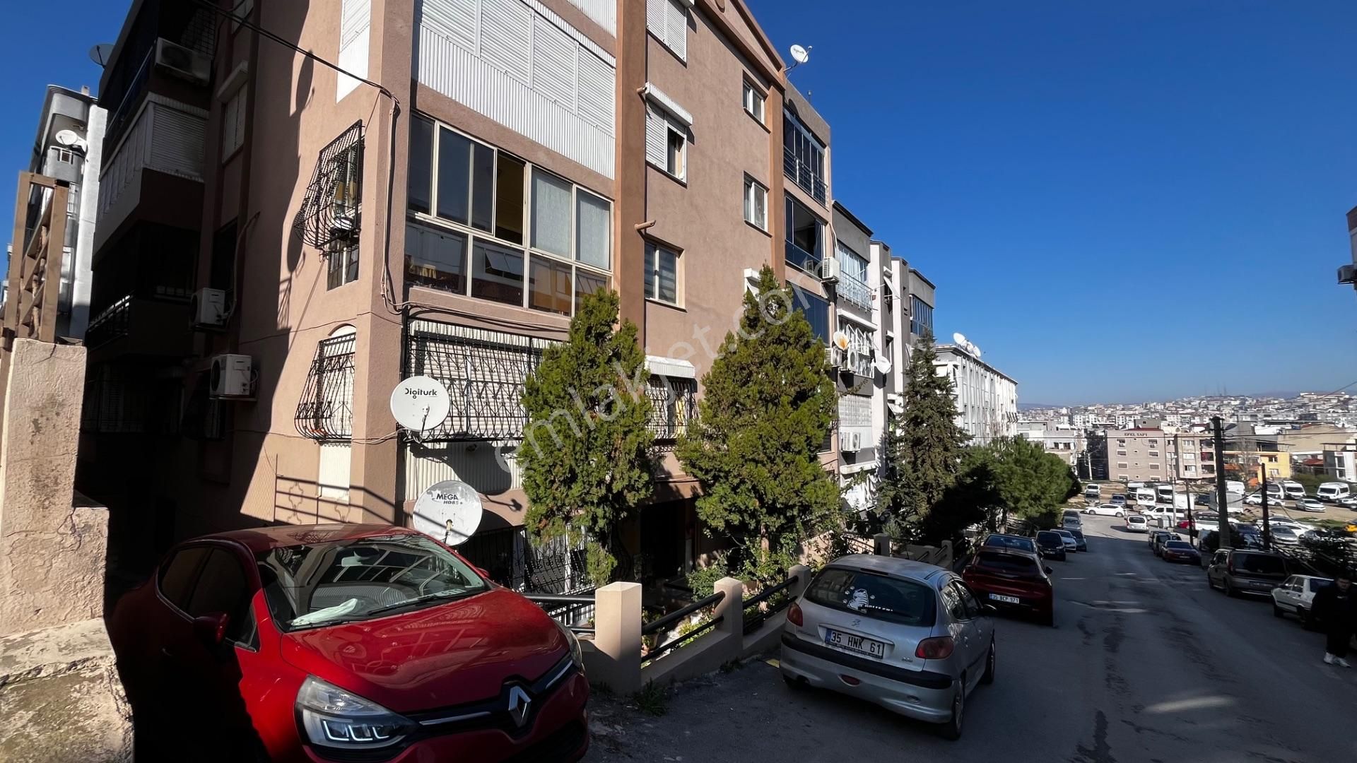 Karabağlar Reis Satılık Daire İzmir Bahçelievler Delta Koleji Yanında Satılık 3+1 Daire