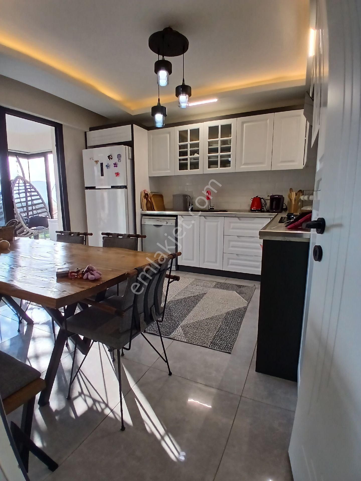 İzmir Torbalı Cumhuriyet Mahallesi'nde 2+1 115m2 Satılık Daire - Görsel 2