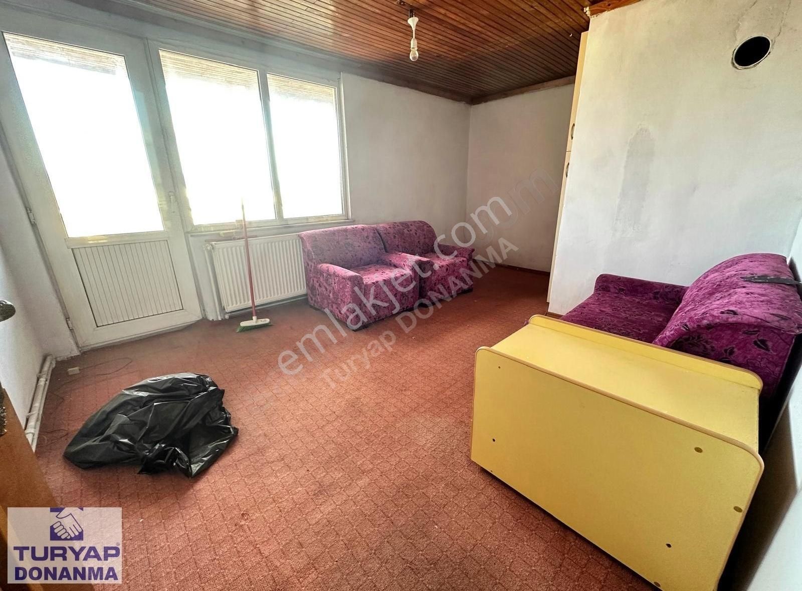 Gölcük Merkez Kiralık Daire Bayburt Kuruyemiş'in Üstünde Çarşı Merkezinde 5+1 Eşyalı Daire