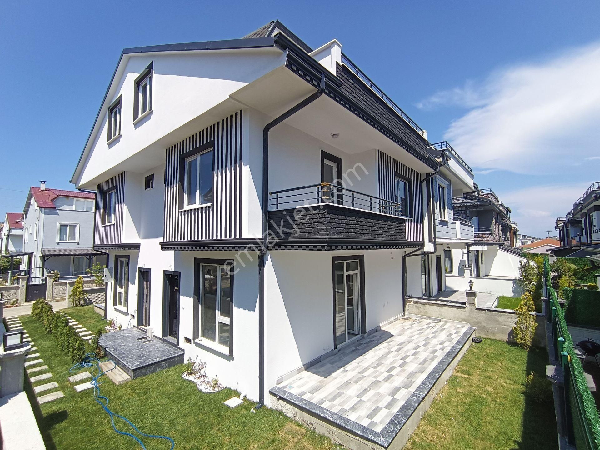 Kocaali Yalı Satılık Villa 3+1 Merkezi Konumda , Denize Yakın Ebeveyn Banyolu Satılık Villa - Vılla For Sale