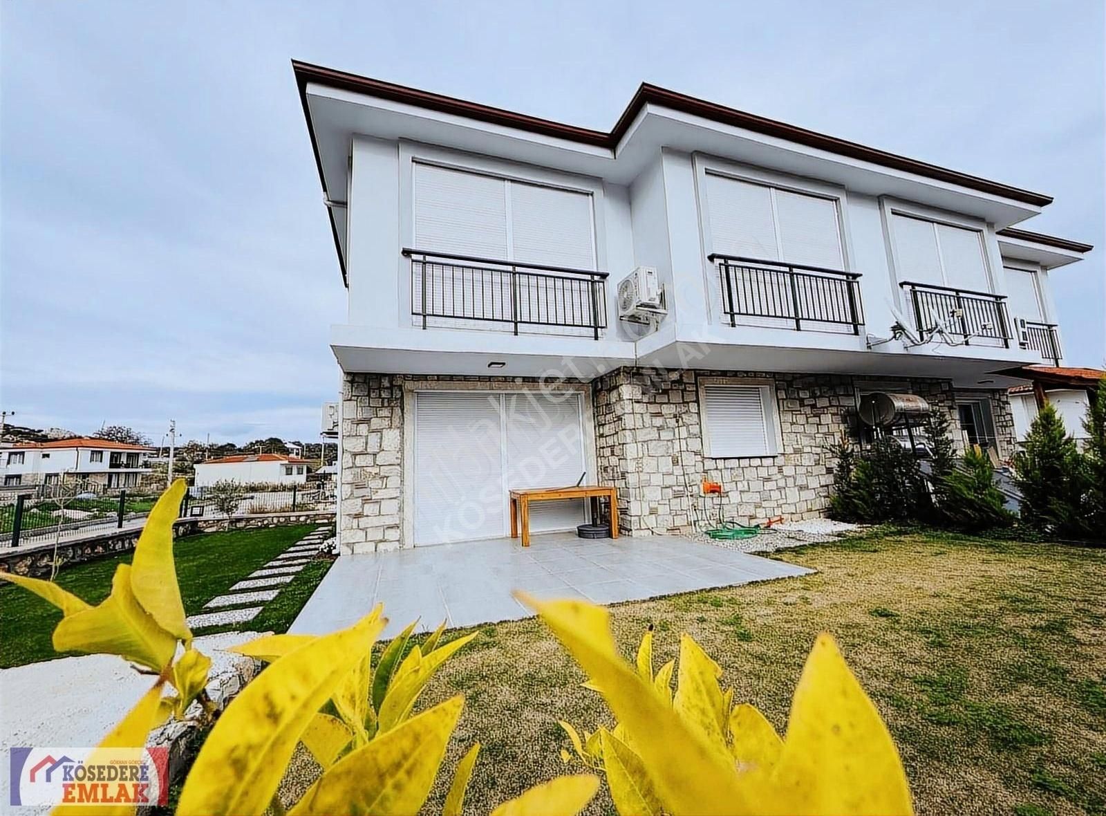 Karaburun Saip Kiralık Villa Kösedere Emlak'tan Saipaltı'nda Geniş Bahçeli, Eşyalı Villa