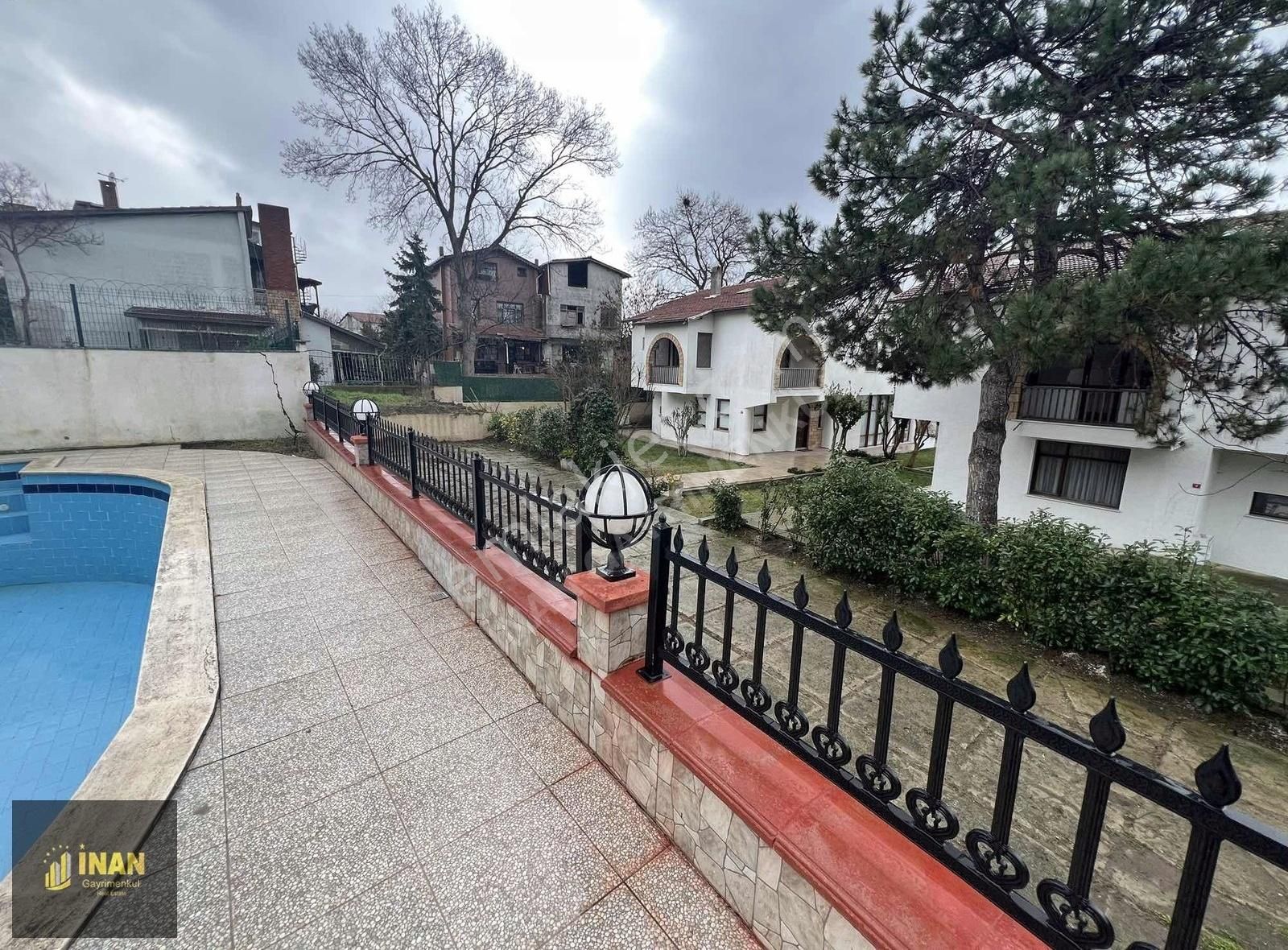 Büyükçekmece Güzelce Satılık Villa Güzelce Beyazevler Sitesinde 4+1 Satılık Müstakil Havuzlu Villa