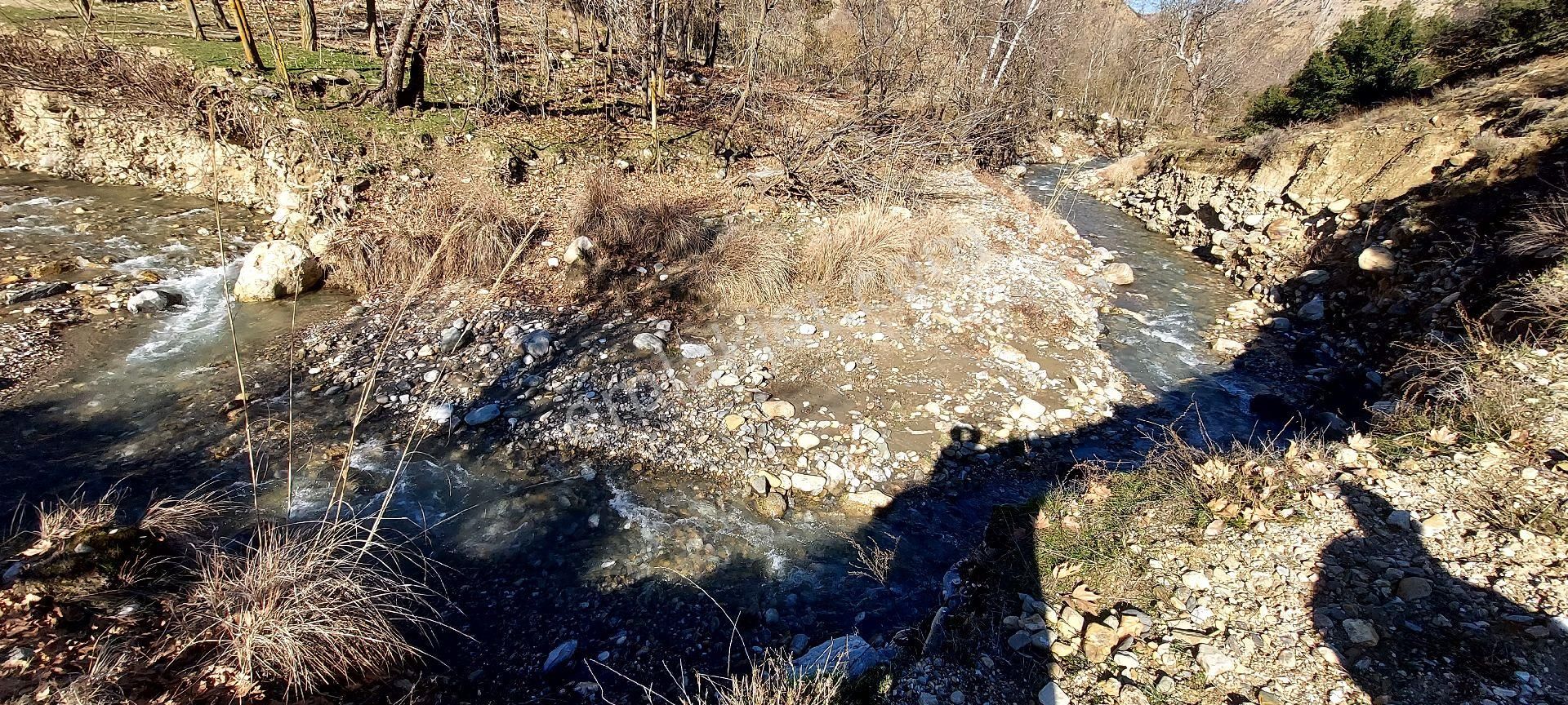 Sarayköy Altıntepe Satılık Tarla Sarayköy Altintepede Derede Suya Sıfır İçinde Cınar Agacları Var