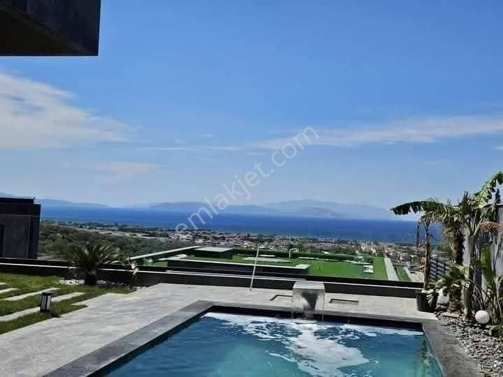 Kuşadası Deniz Manzaralı Satılık Müstakil Villa
