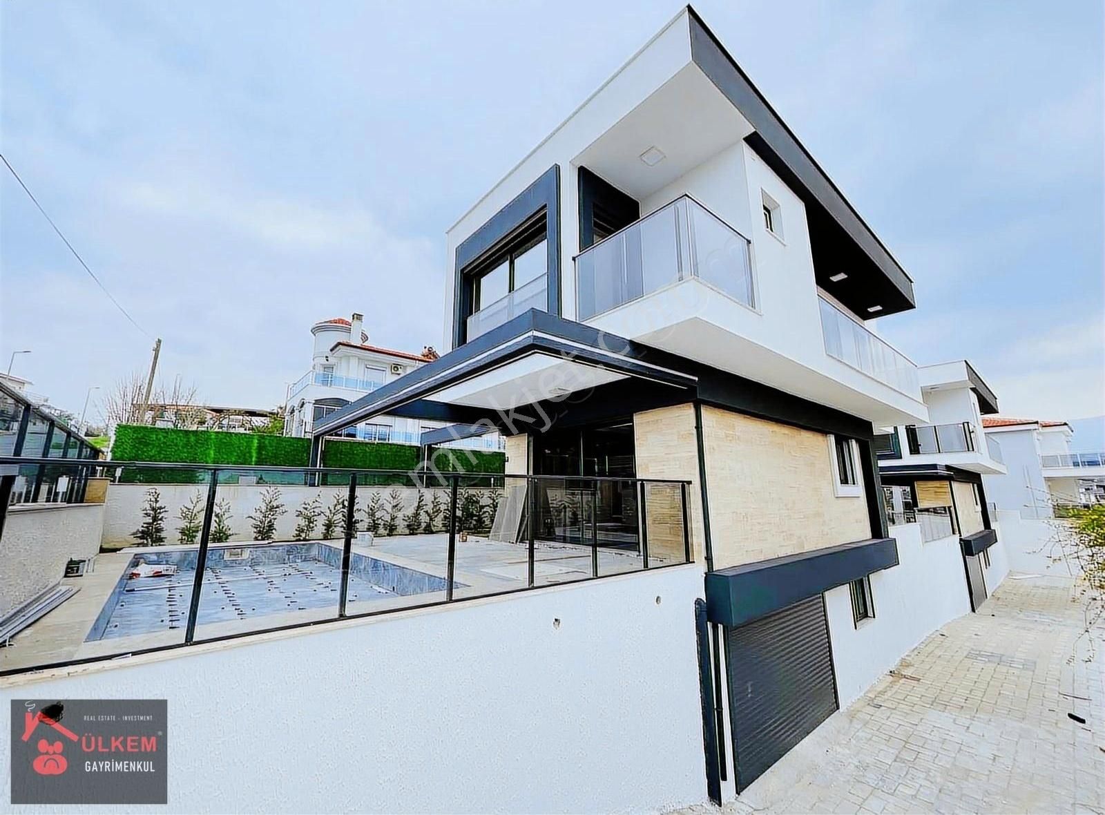 Kuşadası Soğucak Satılık Villa Kuşadasında Tek Müstakil Özel Havuzlu Deniz Manzaralı 4+1 Villa