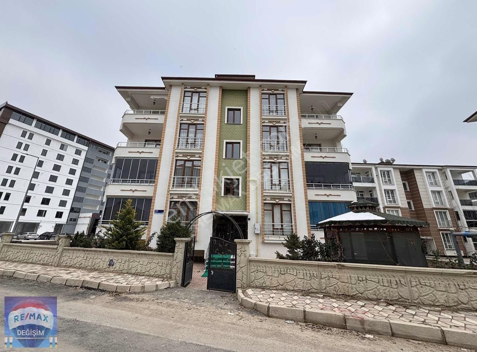 Elazığ Merkez Ataşehir Satılık Daire Remax Değişimden Ataşehir Mah.de Satılık 3+1 Arakat Daire