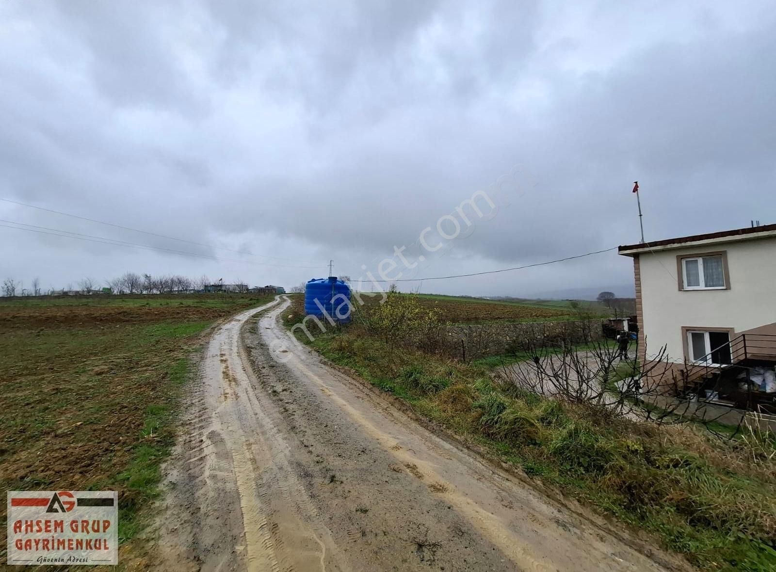 Söğütlü İmamlar Satılık Tarla Söğütlü İmamlarda 680 M2 Resmi Yol Kenarında Satılık Tarla