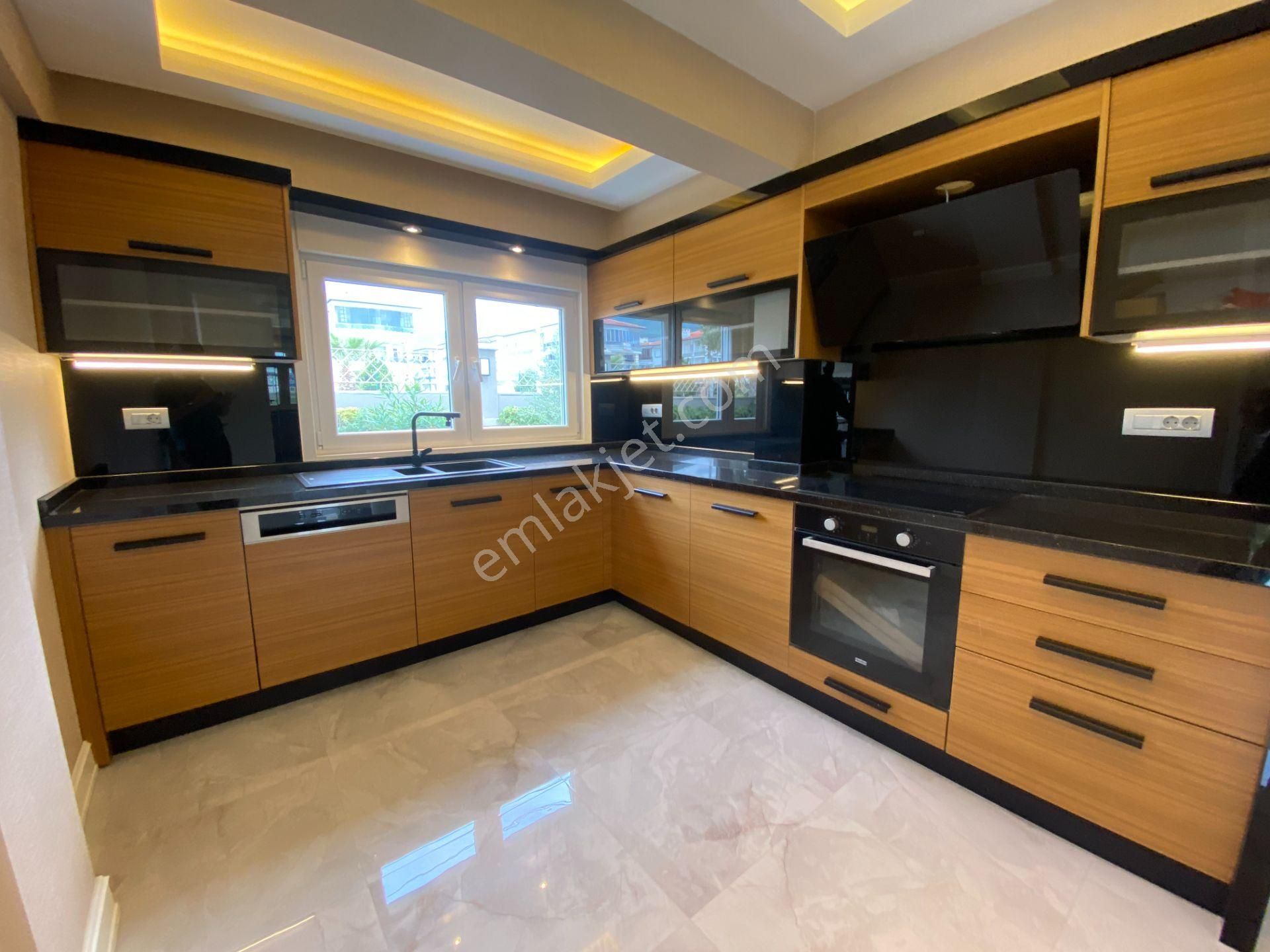 Altınoluk İlkbahar'dan Denize 20 Adım 293m2 Arsa İçinde Tam Bağımsız 8+1 Lüx Villa - Görsel 33