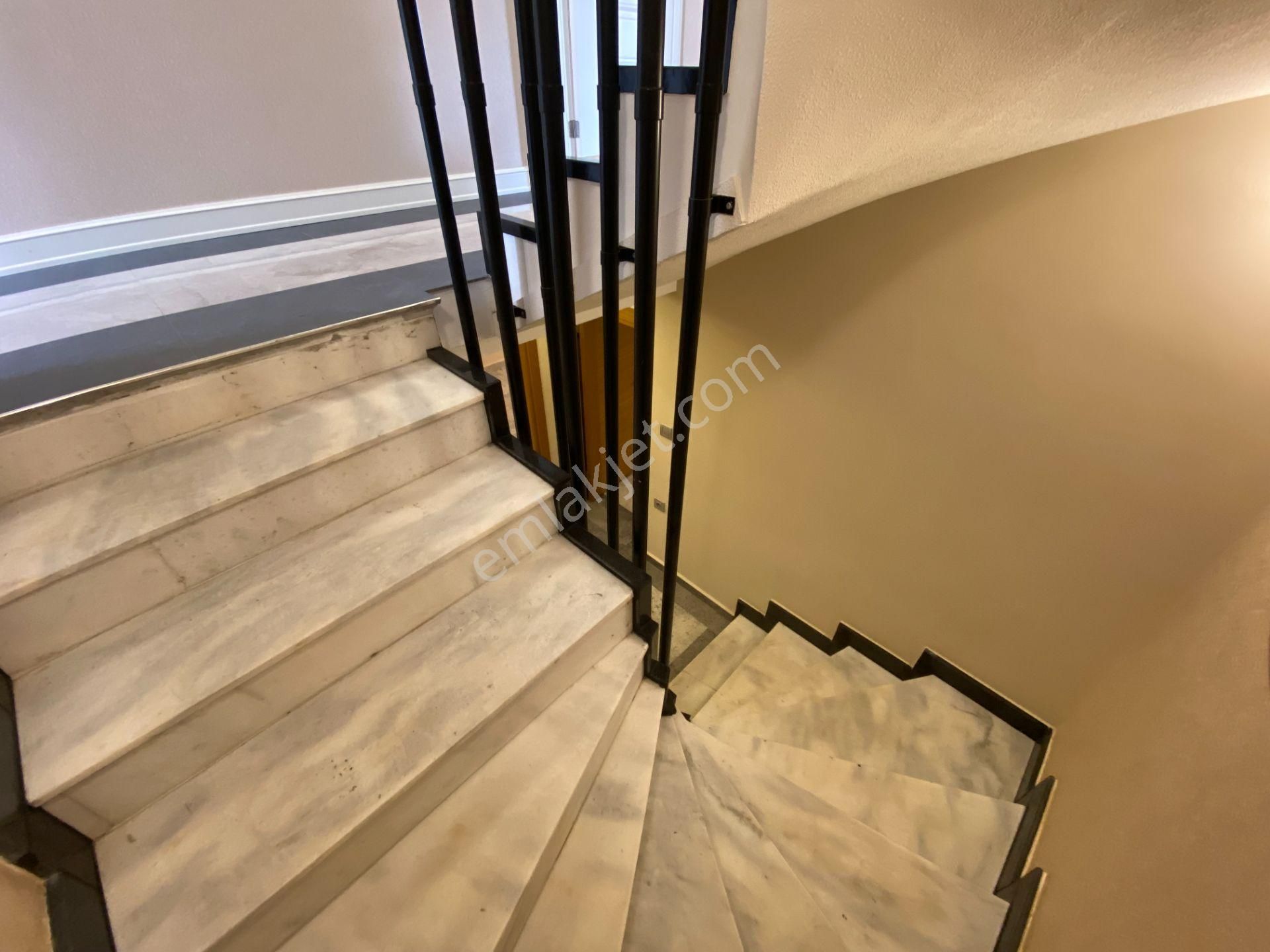 Altınoluk İlkbahar'dan Denize 20 Adım 293m2 Arsa İçinde Tam Bağımsız 8+1 Lüx Villa - Görsel 3