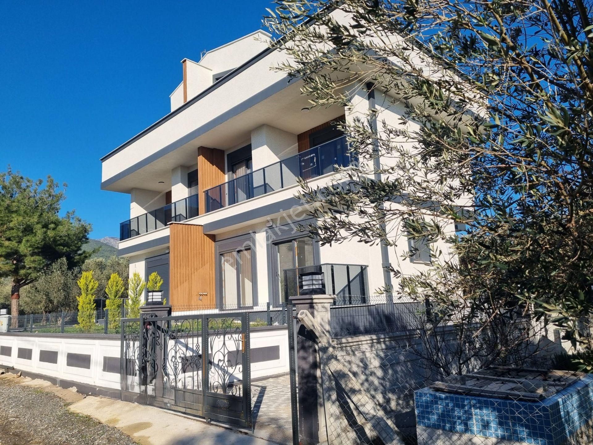 Edremit Güre Satılık Villa Irmaksudan Güre De Deniz Ve Dağ Manzaralı Satılık 4+1 Villa