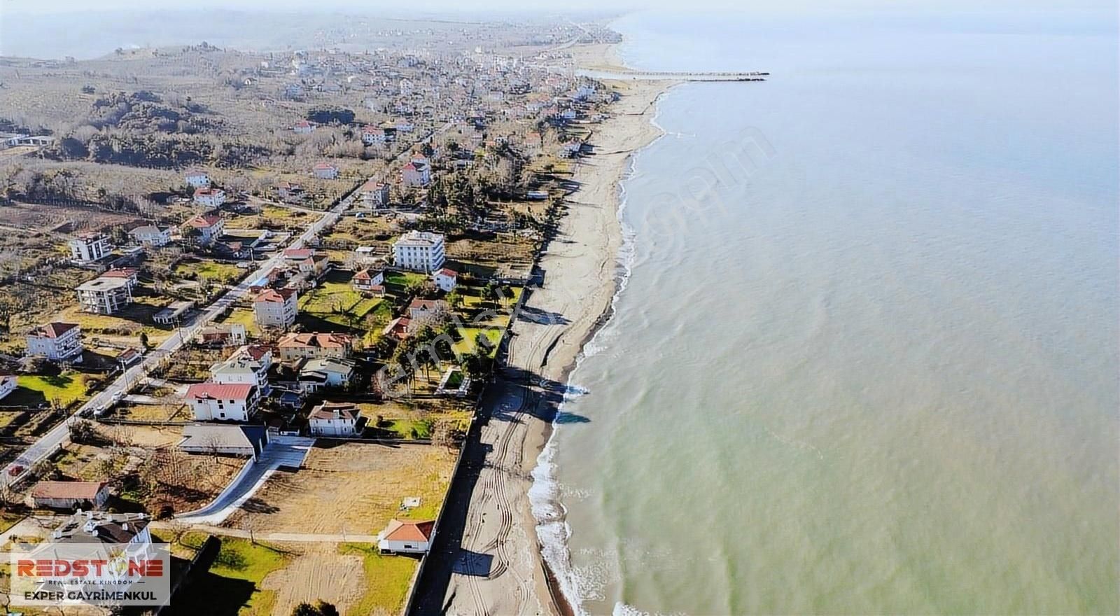 Akçakoca Melenağzı Köyü (Mücavir) Satılık Villa Akçakoca Melenağzında Denize Sıfır 3 Katlı Müstakil Bina