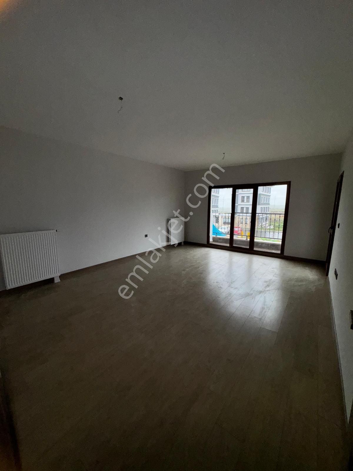 Çorlu Zafer Kiralık Daire İstanbul House'dan Zafer Mahallesi Toki'de 3+1 Ara Kat Daire