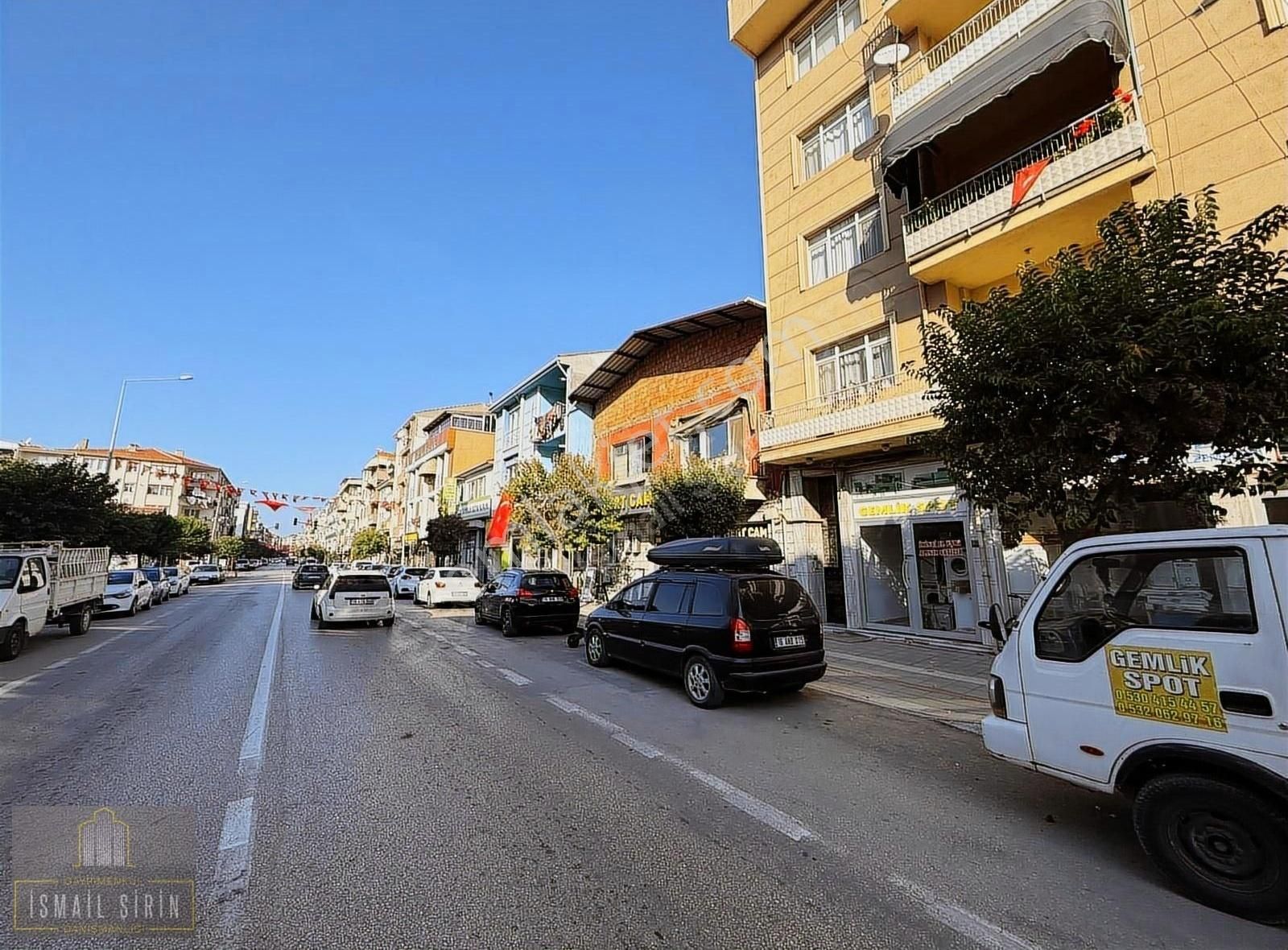 Şirinden O.gazi Cad.üzerinde İki Tarafa Cephe 350m2 3 Katlı Bina - Görsel 2