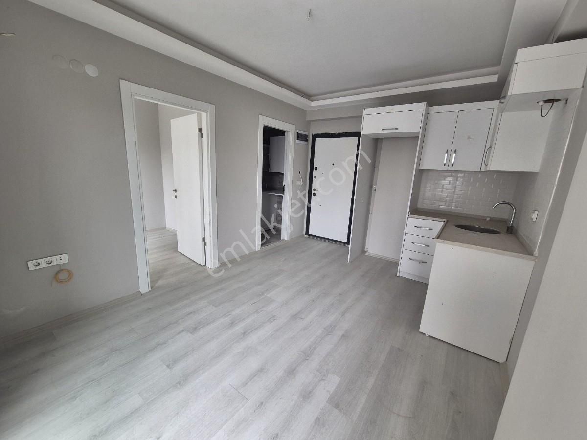 Havuz Cepheli Site İçinde Yüksek Kira Getirili 1+1 Satılık Daire