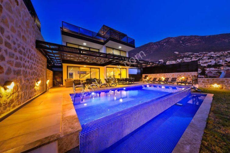 Kaş Kalkan Satılık Villa Kalkan Merkezde 5+1 Infınıty Havuzlu Villa