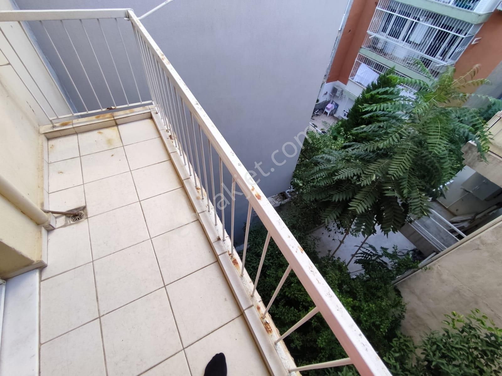 Karşıyaka'da Çarşı Yakını Arakat 3+1 Daire D-61 - Görsel 10