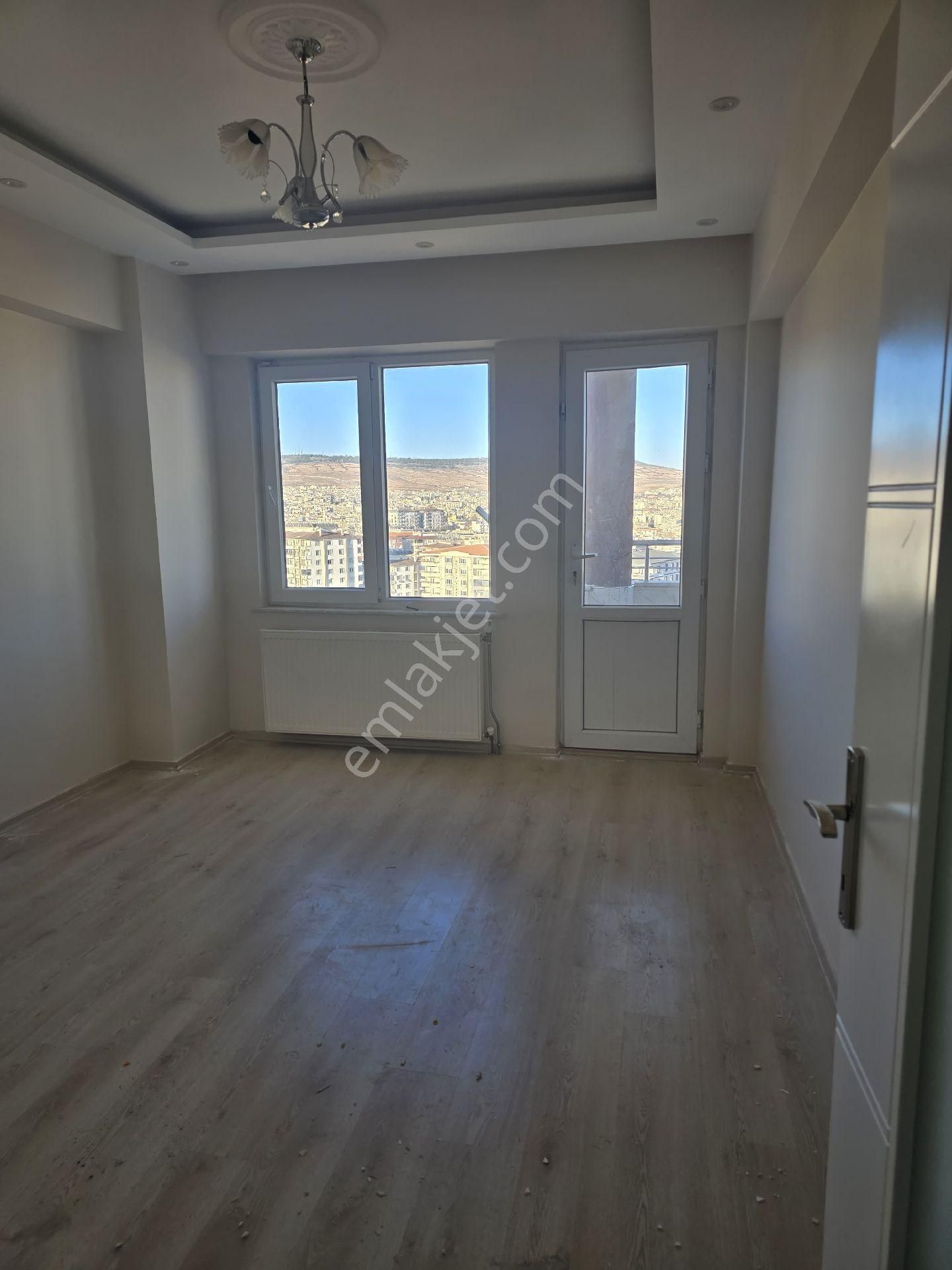 Kilis Merkez Mehmet Abdi Bulut Kiralık Daire Eski Devlet Hastanesi Civarında Lüx 3+1 Daire Giyinme Odalı