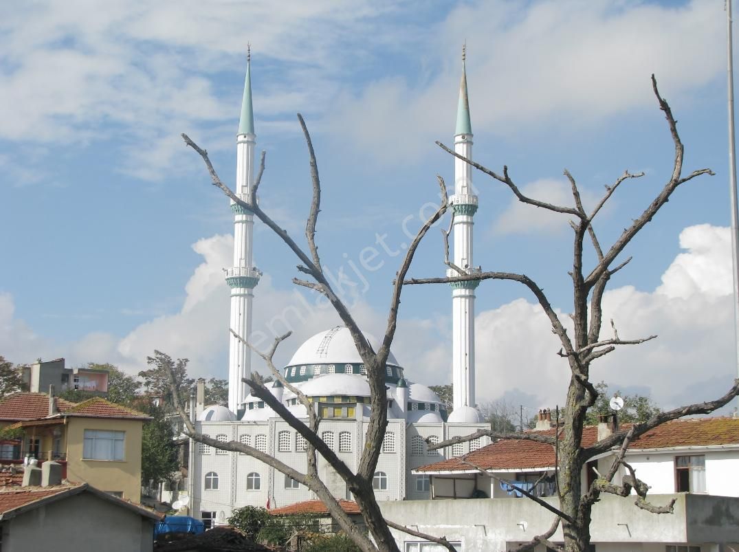 Silivri Fener Satılık Konut İmarlı Ahşap İki Katlı Bina Ahır Samanlık Ve Avlusu