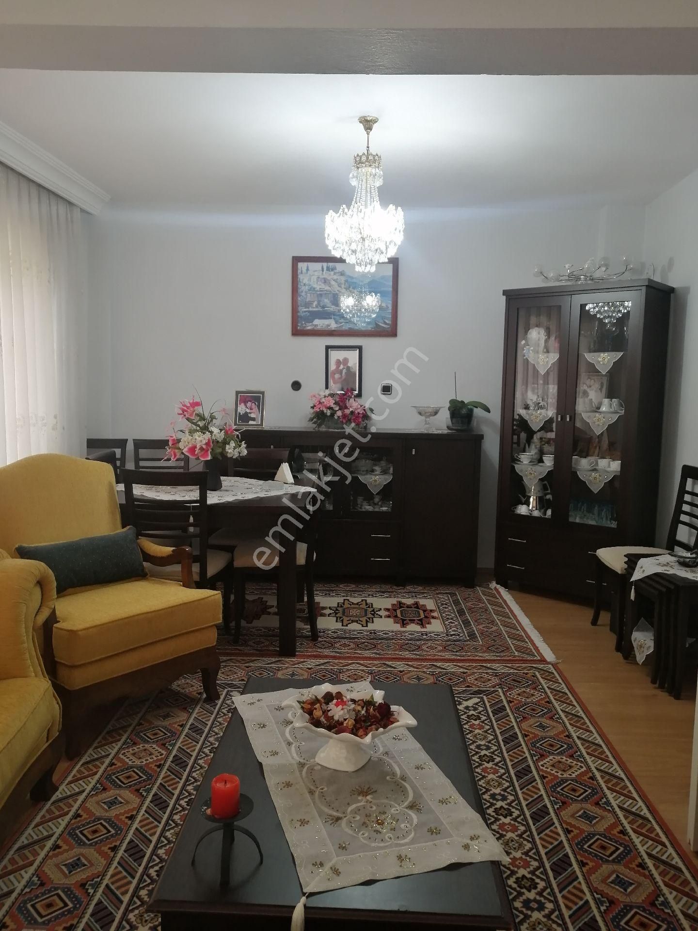 Selçuk Atatürk Satılık Daire İzmir/selçuk/atatürk Mah. 3+1,arakat Daire Satılıktır