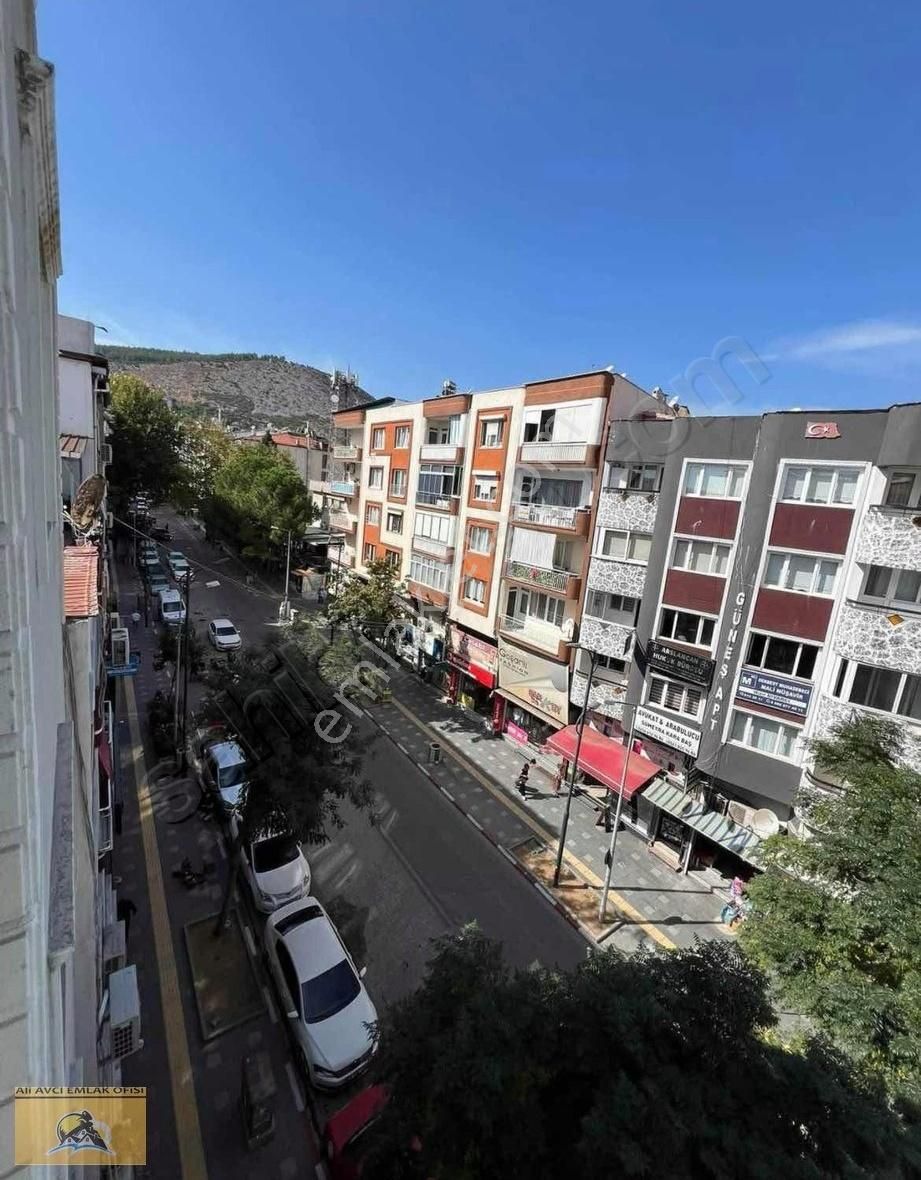 Soma Kurtuluş Kiralık Daire Merkezde Atatürk Caddesinde 3+1 Eşyalı Sıcak Sulu Daire