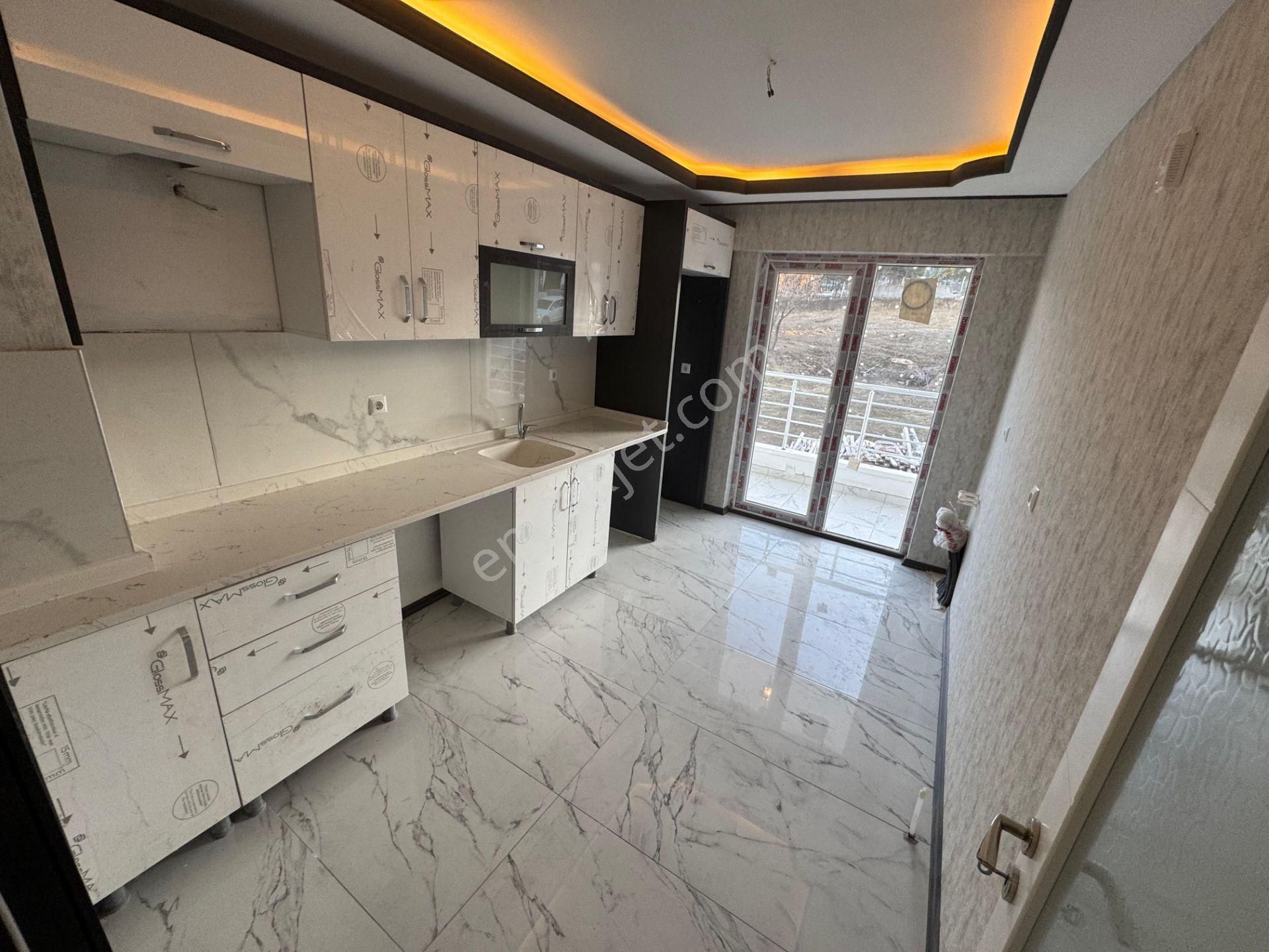 Keçiörende Caddeye Yakın Sıfır Binada Ön Cephede Sıfır 3+1 Daire - Görsel 3