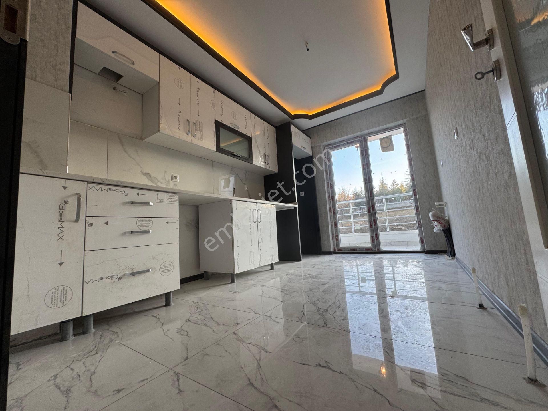 Keçiörende Caddeye Yakın Sıfır Binada Ön Cephede Sıfır 3+1 Daire - Görsel 2