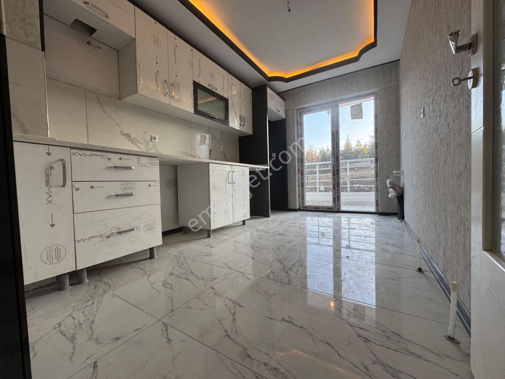 Keçiörende Caddeye Yakın Sıfır Binada Ön Cephede Sıfır 3+1 Daire - Görsel 22