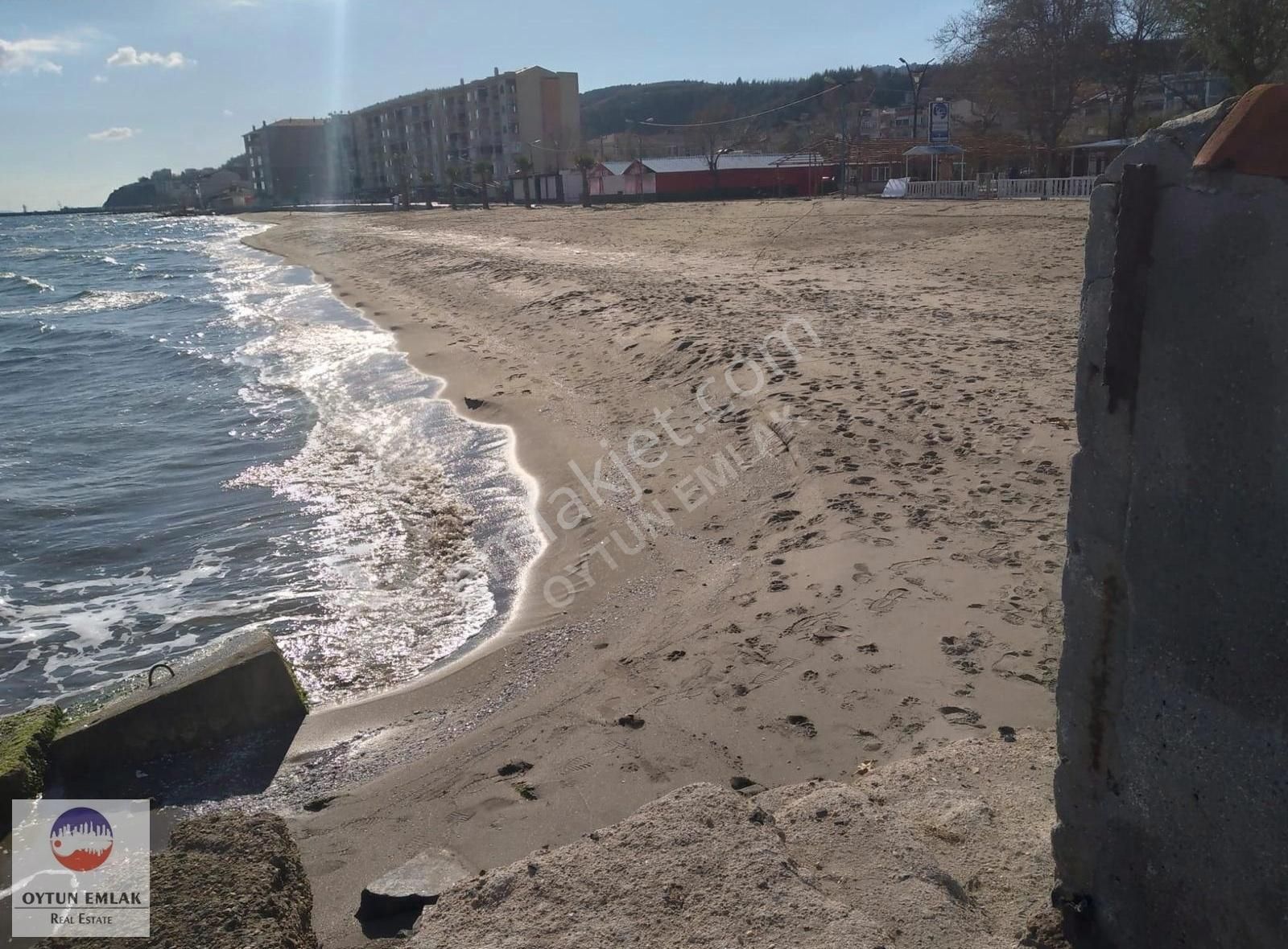 Süleymanpaşa Kumbağ Satılık Yazlık Tekirdağ Kumbağ Deniz Sitesinde Denize Sıfır Havuzlu Bahçeli 2+1