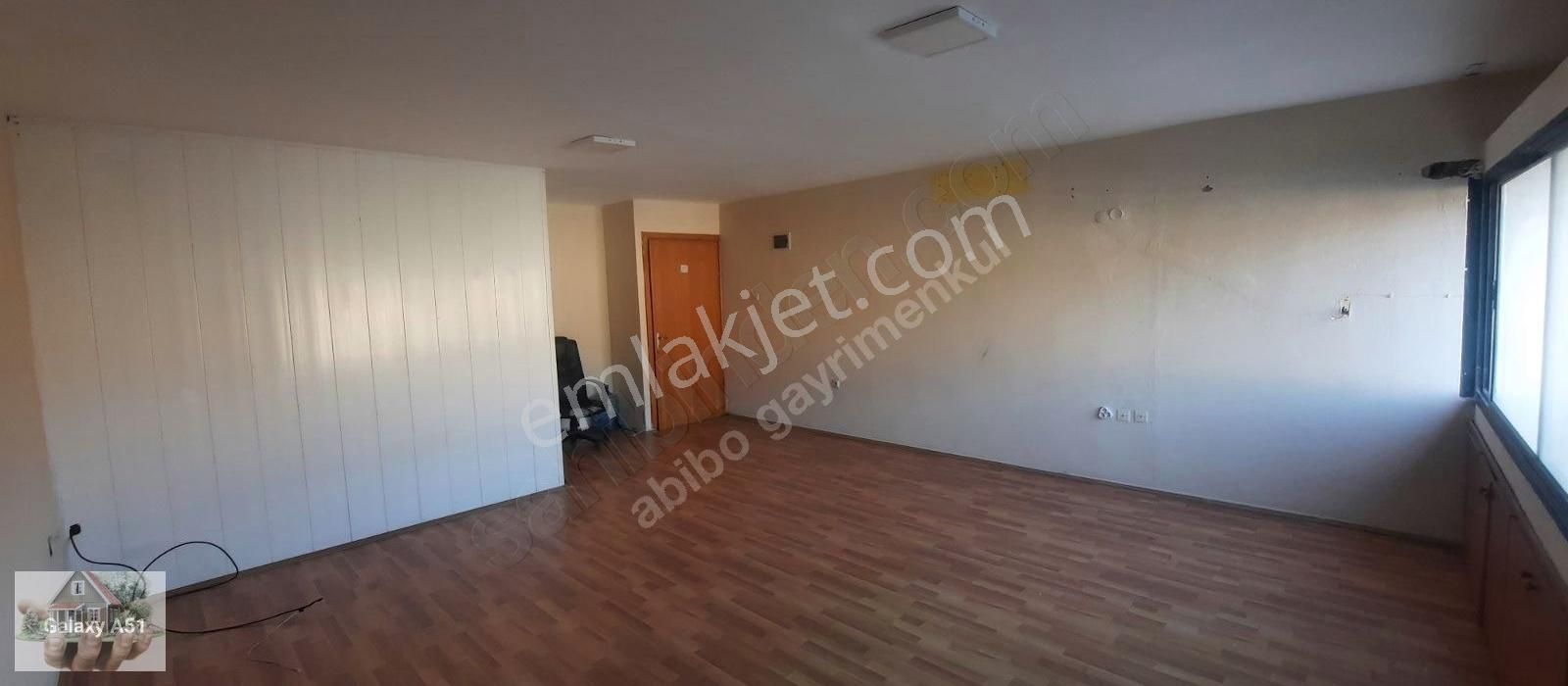 Urla Hacı İsa Kiralık Ofis Urla Merkezde Kılıç İş Hanında 40 M2 Kiralık İş Yeri